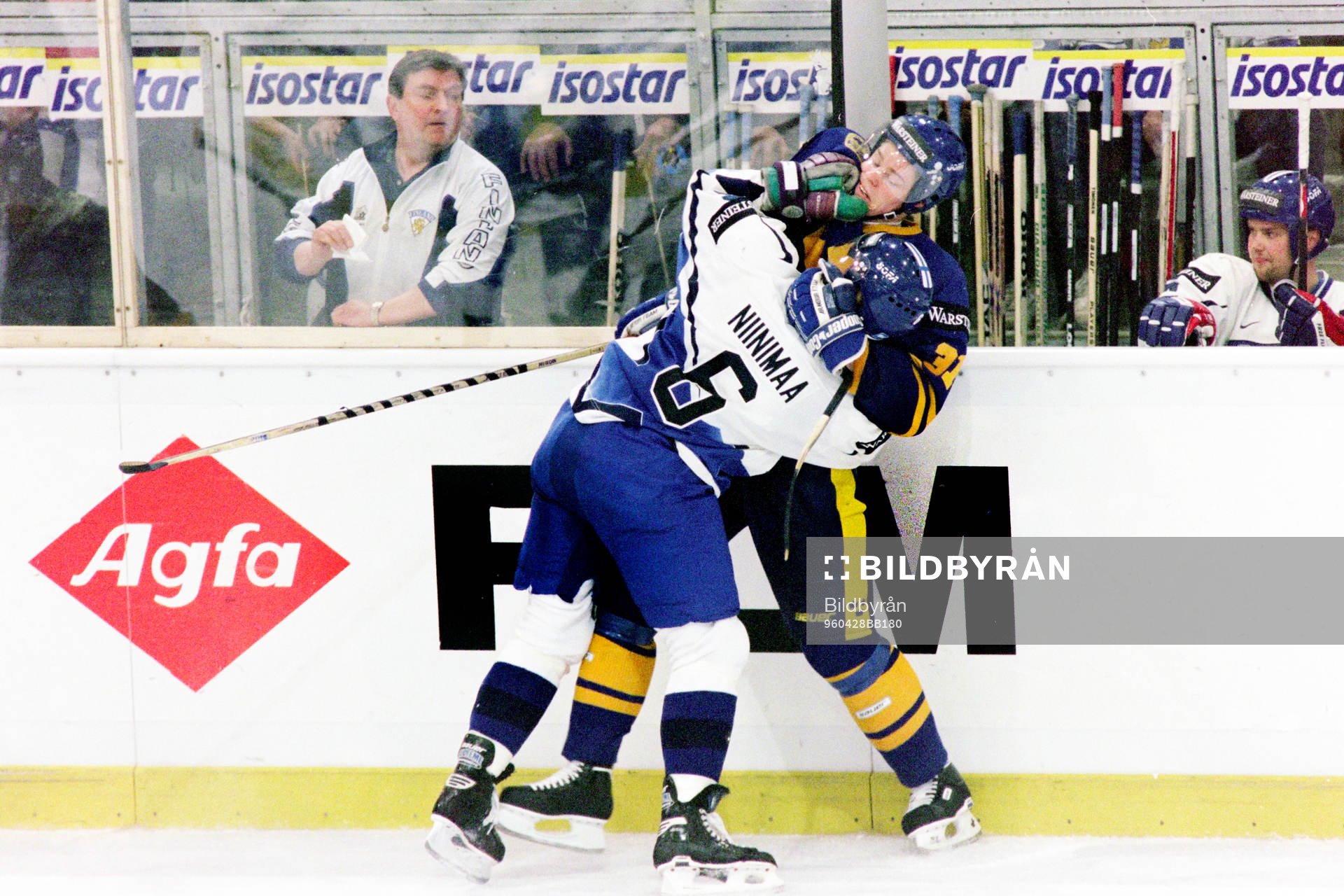 Fredrik Modin, Sverige i bråk med finlands Janne Niinimaa