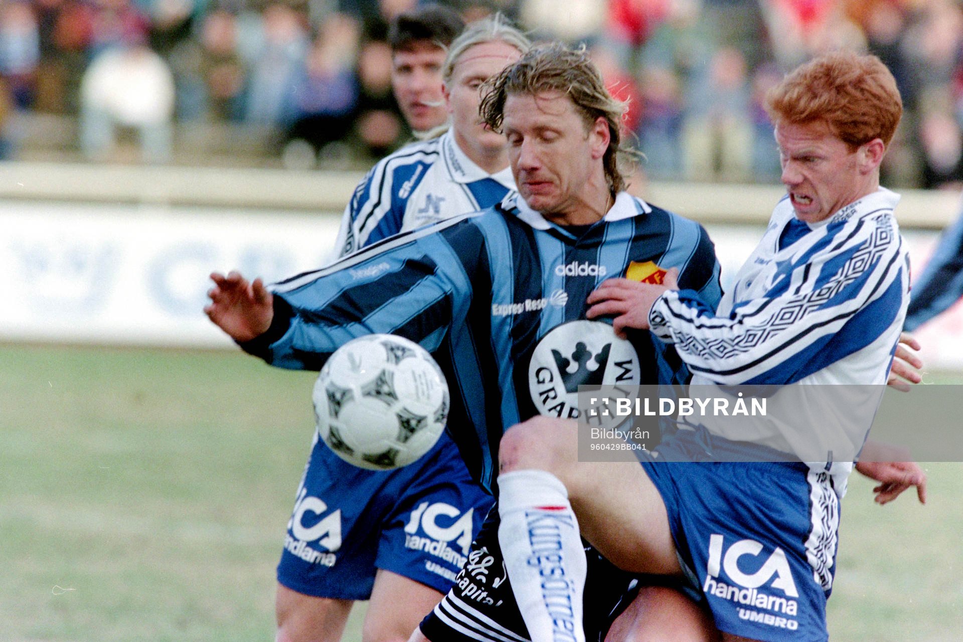 Fotboll, Allsvenskan, Djurgården - Norrköping, 1-1: Jesper Jansson, Djurgården i kamp med Magnus Samuelsson, Norrköping.