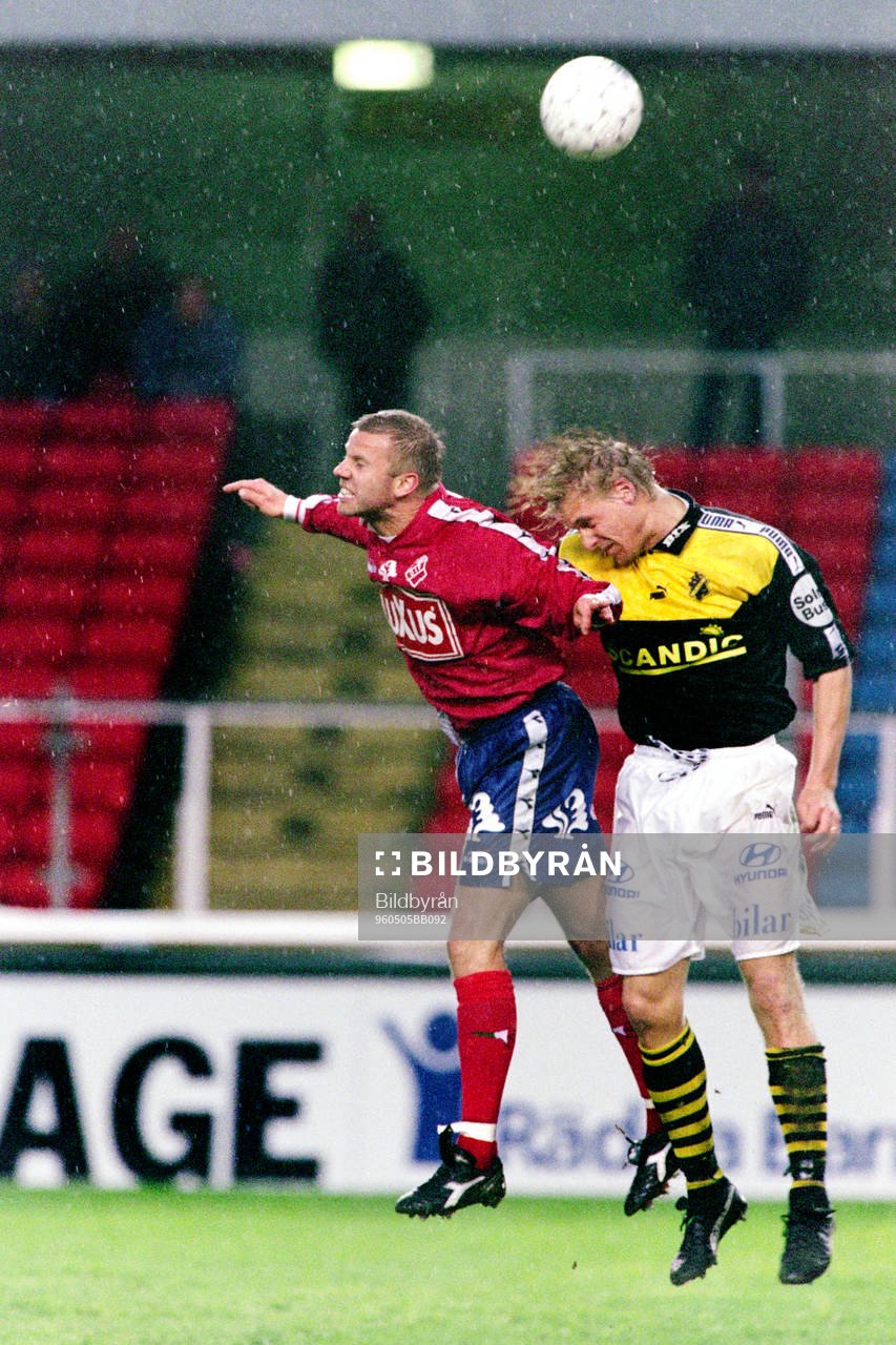 Hans Eklund, Öster och Johan Mjällby, AIK i en nickduell