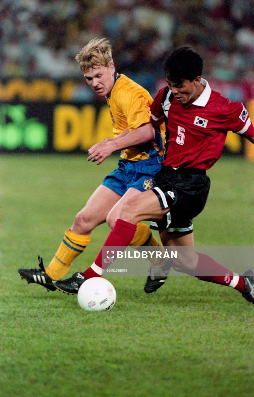 Pär Zetterberg i kamp om bollen