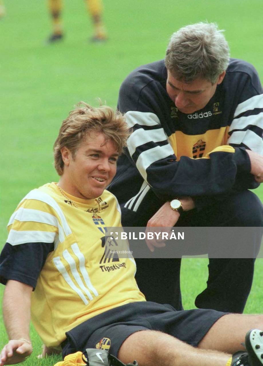 fotboll, Tomas Brolin och t.t. läkaren Jan Ekstrand, som