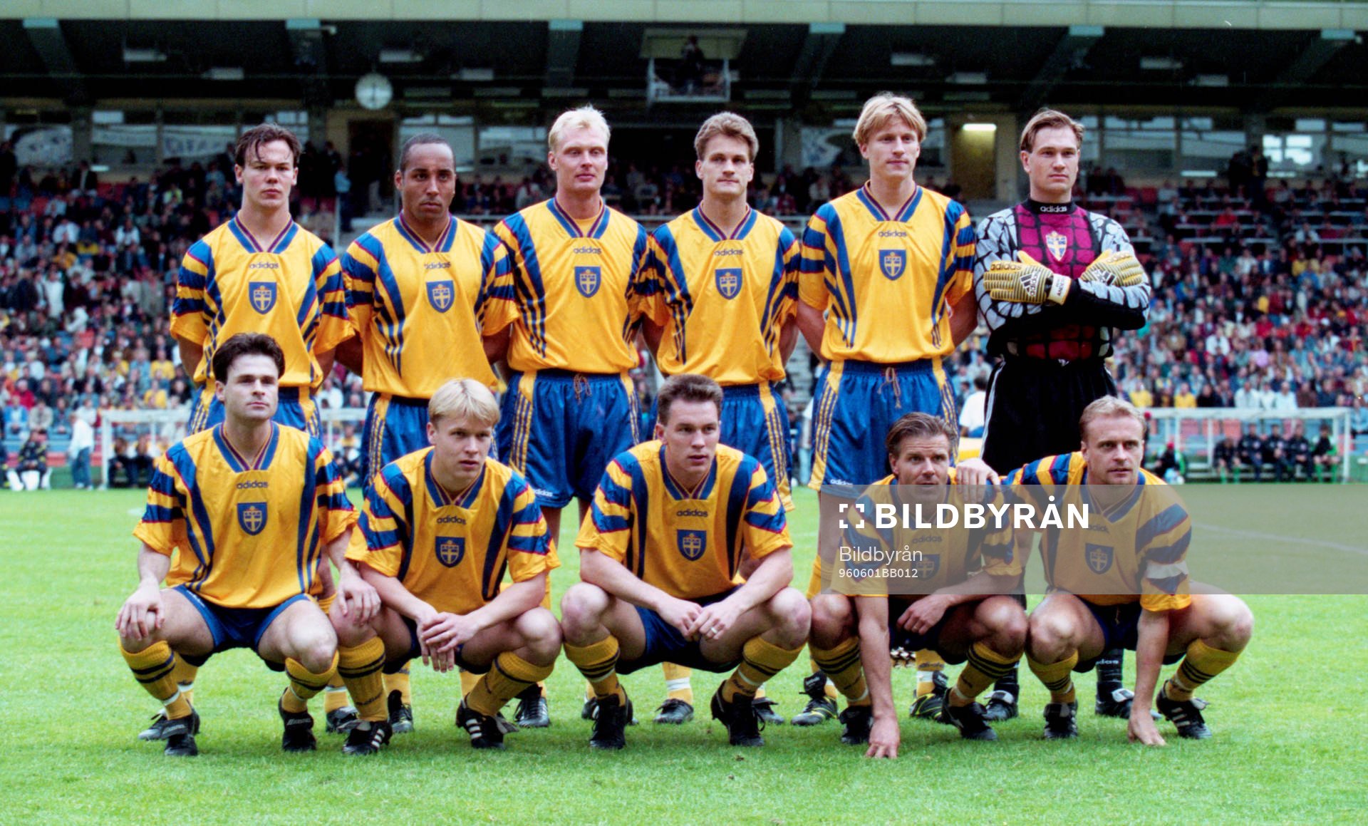 Bakre raden fr. v: Joachim Björklund, Martina Dahlin, Klas Ingesson, Gary Sundgren, Kennet Andersson och Bengt Andersson, målvakt. Främre raden fr. v: Anders Limpar, Pär Zetterberg, Patrik Andersson, Roland Nilsson och Jonas Thern.
