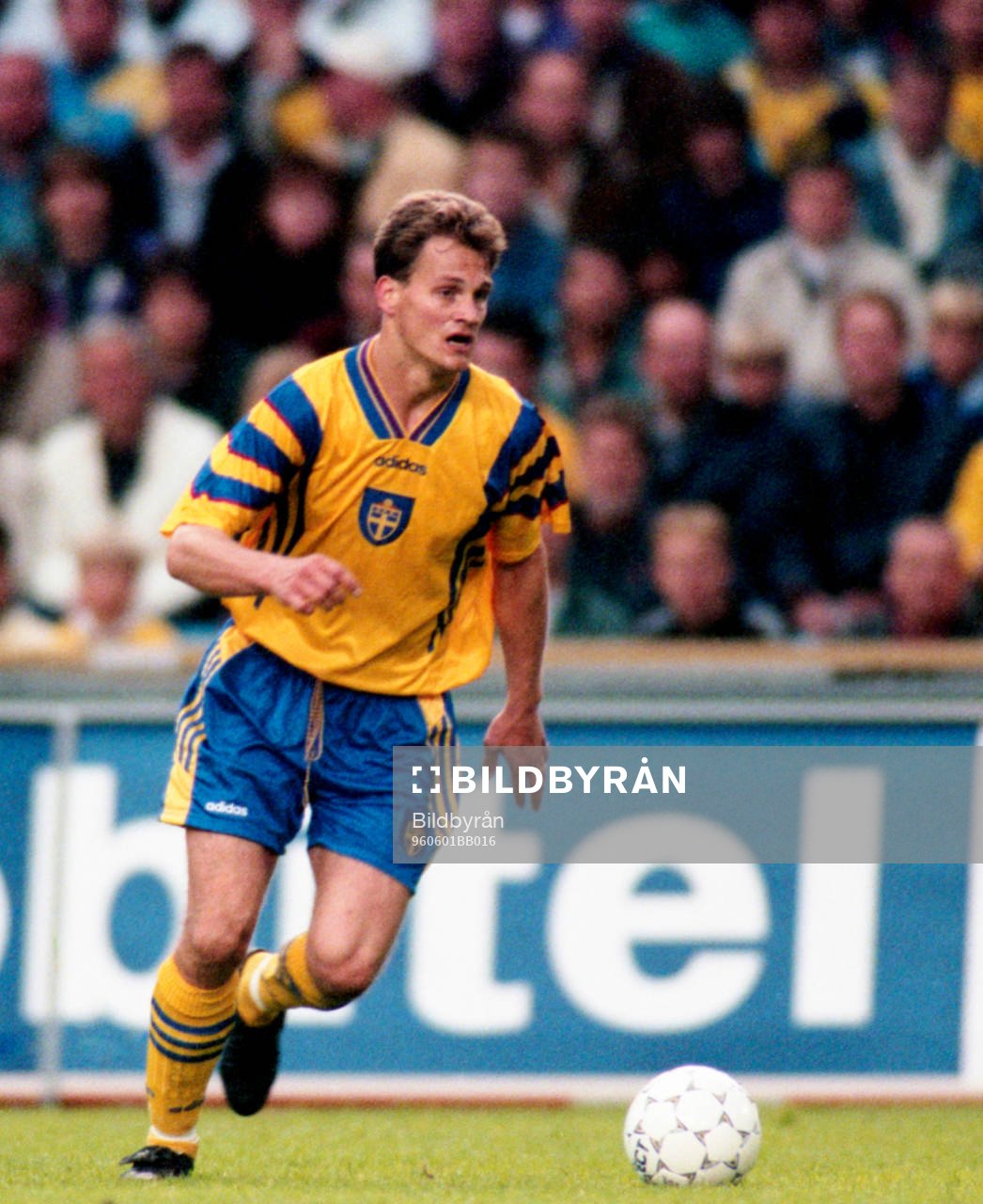 Gary Sundgren med bollen