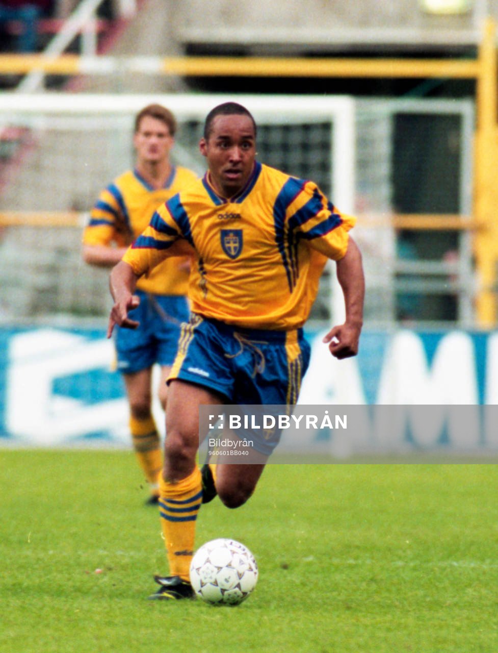 Martin Dahlin med bollen