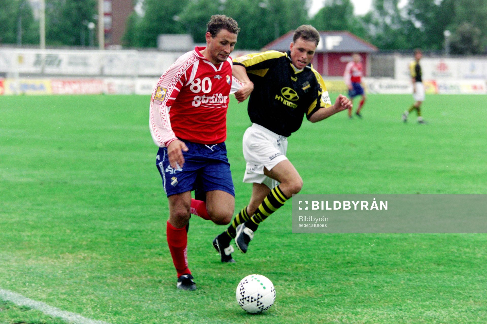 Andreas Ottosson, Öster med bollen uppvaktas av Mattias