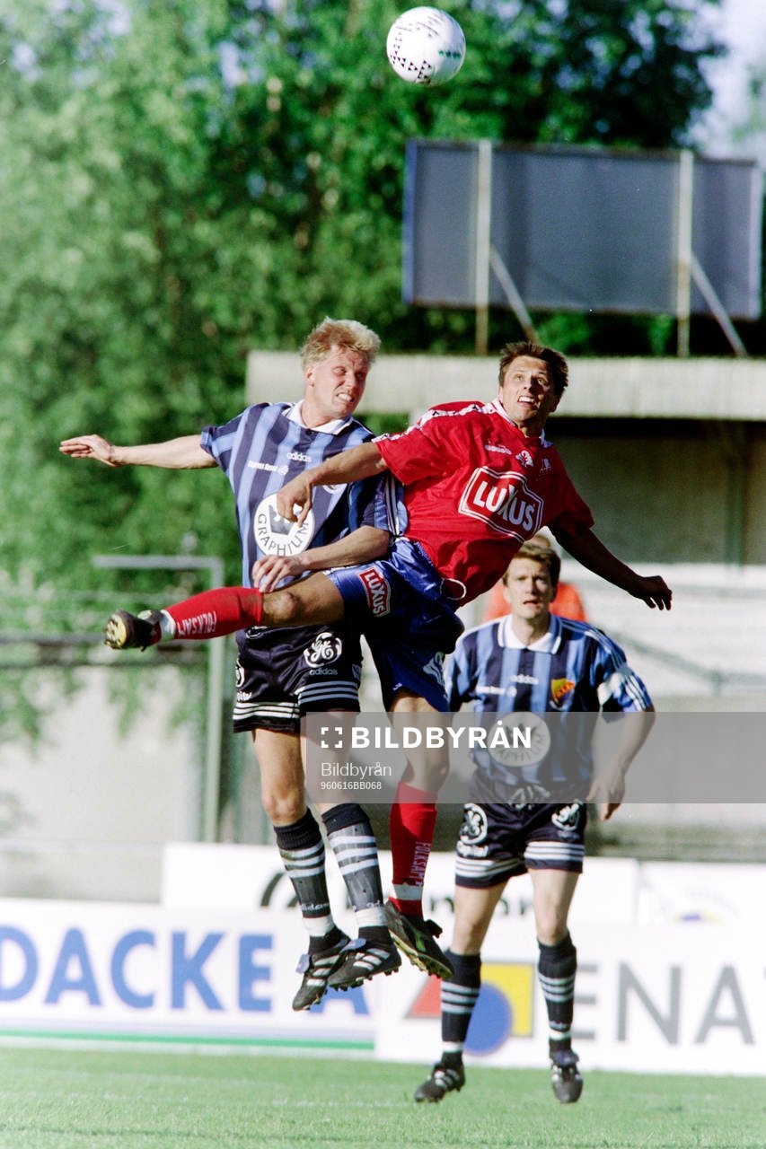 Jonas Axeldal, Öster i en nickduell