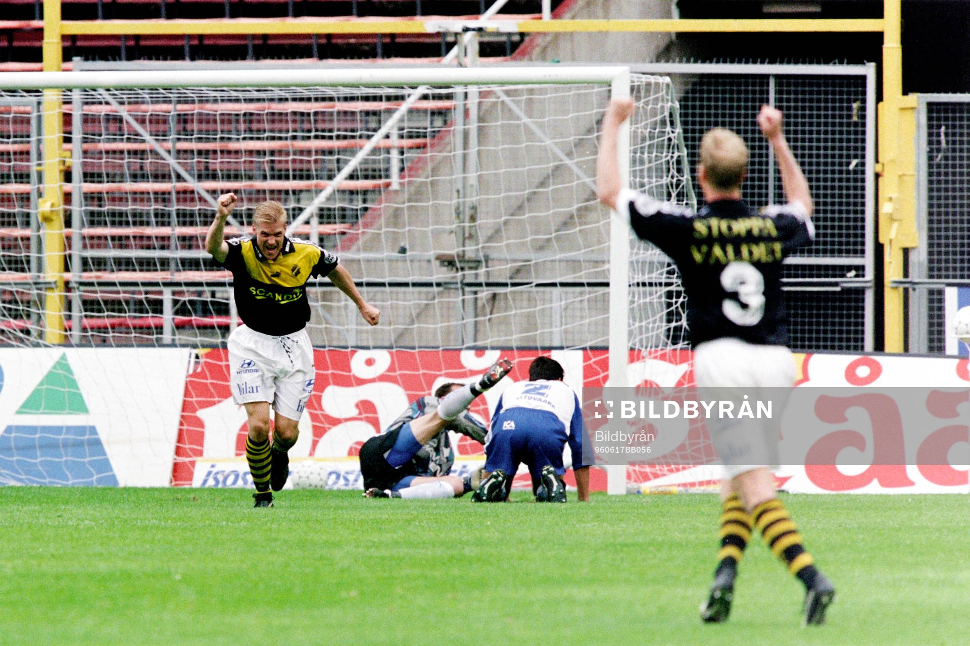 Fotboll, Allsvenskan, AIK - IFK Norrköping, 1-0: Johan Mjällby, AIK jublar efter sitt mål.