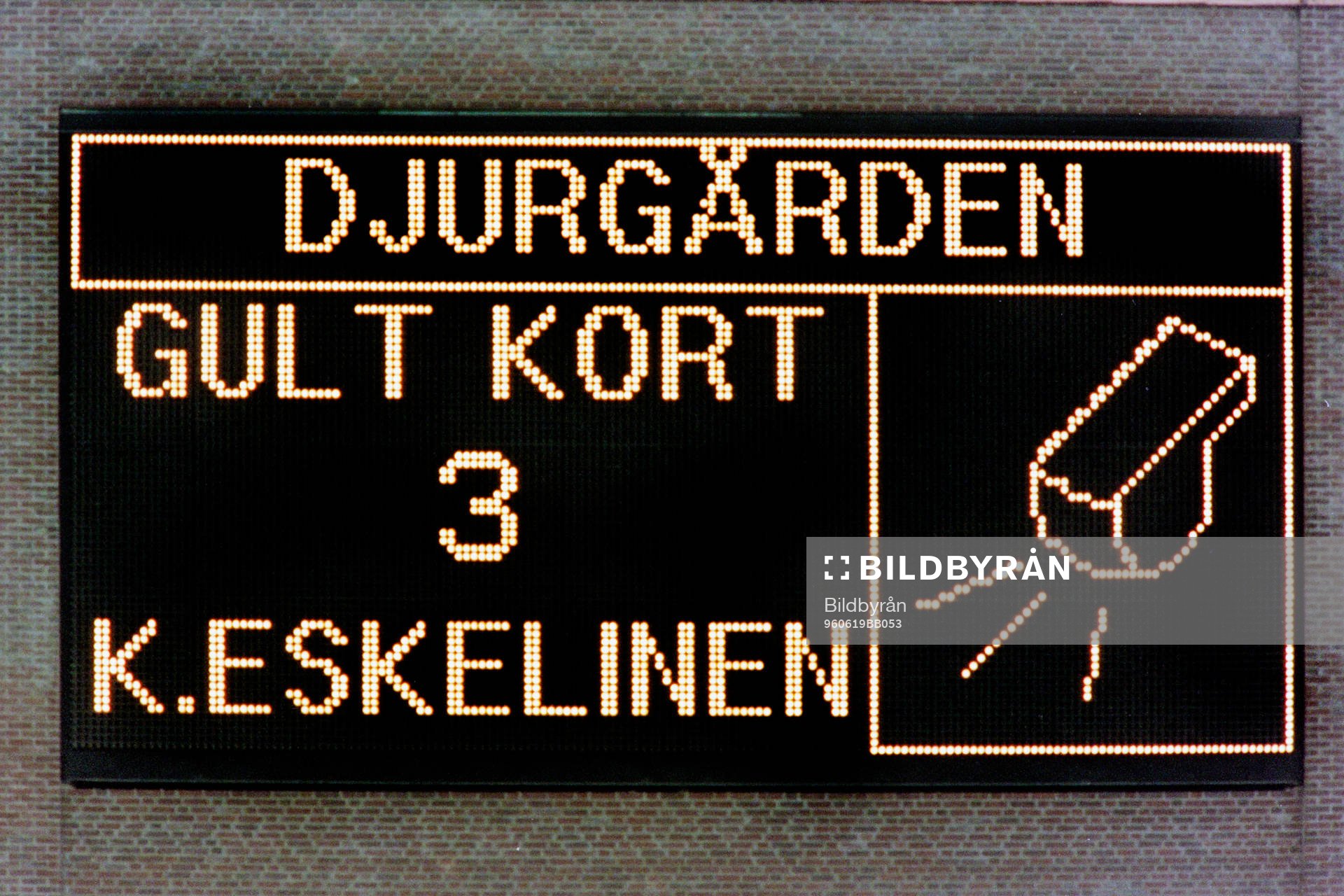 Fotboll, Allsvenskan, Djurgården - Örebro, 2-1: Varning Kaj Eskelinen.