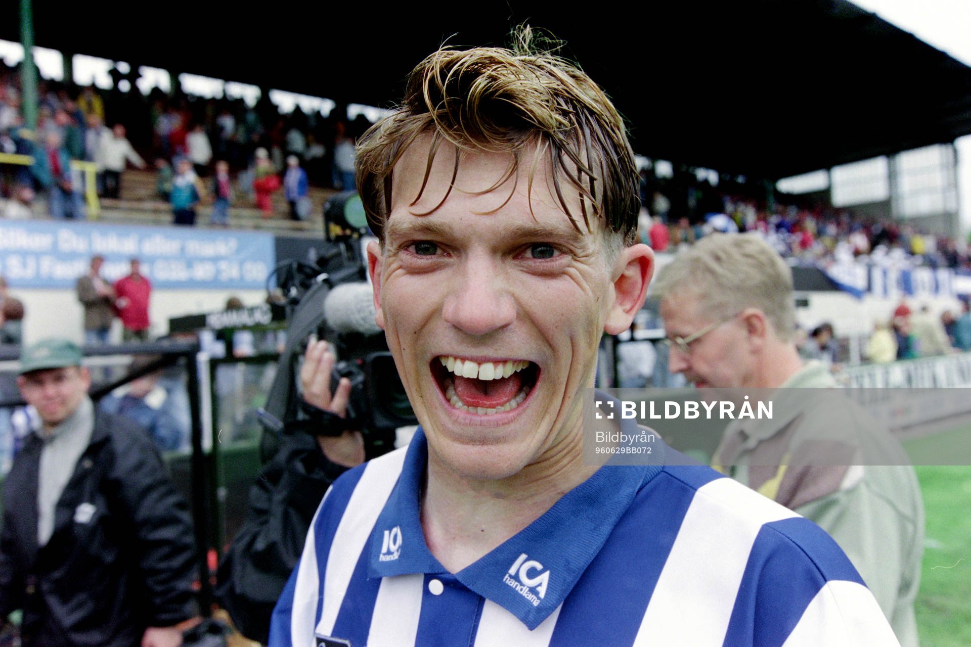 Jesper Blomqvist, Göteborg tvåmålskytt i matchen jublar
