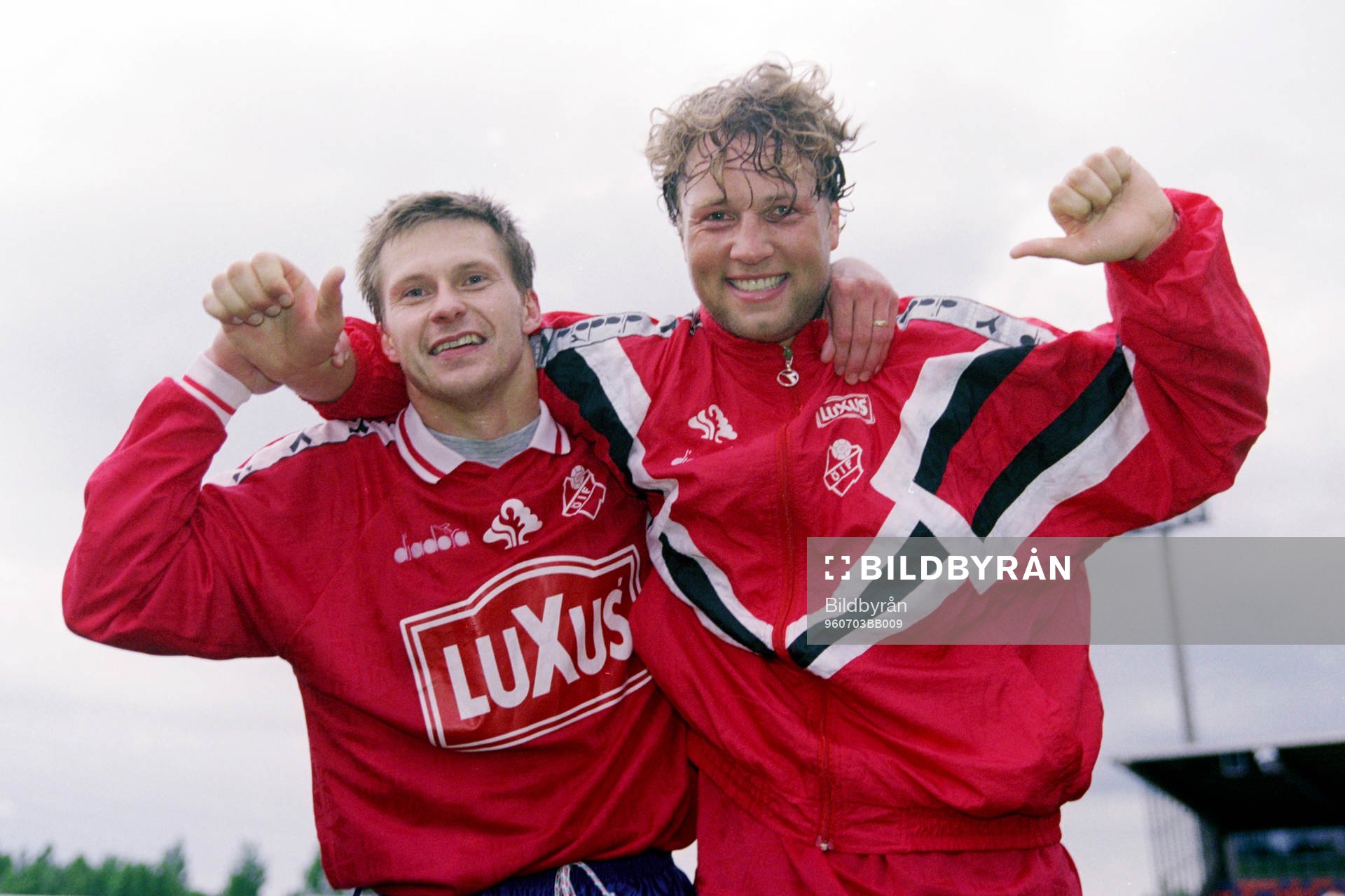 Östers målskyttar Nicklas Persson och Andreas Bild jublar