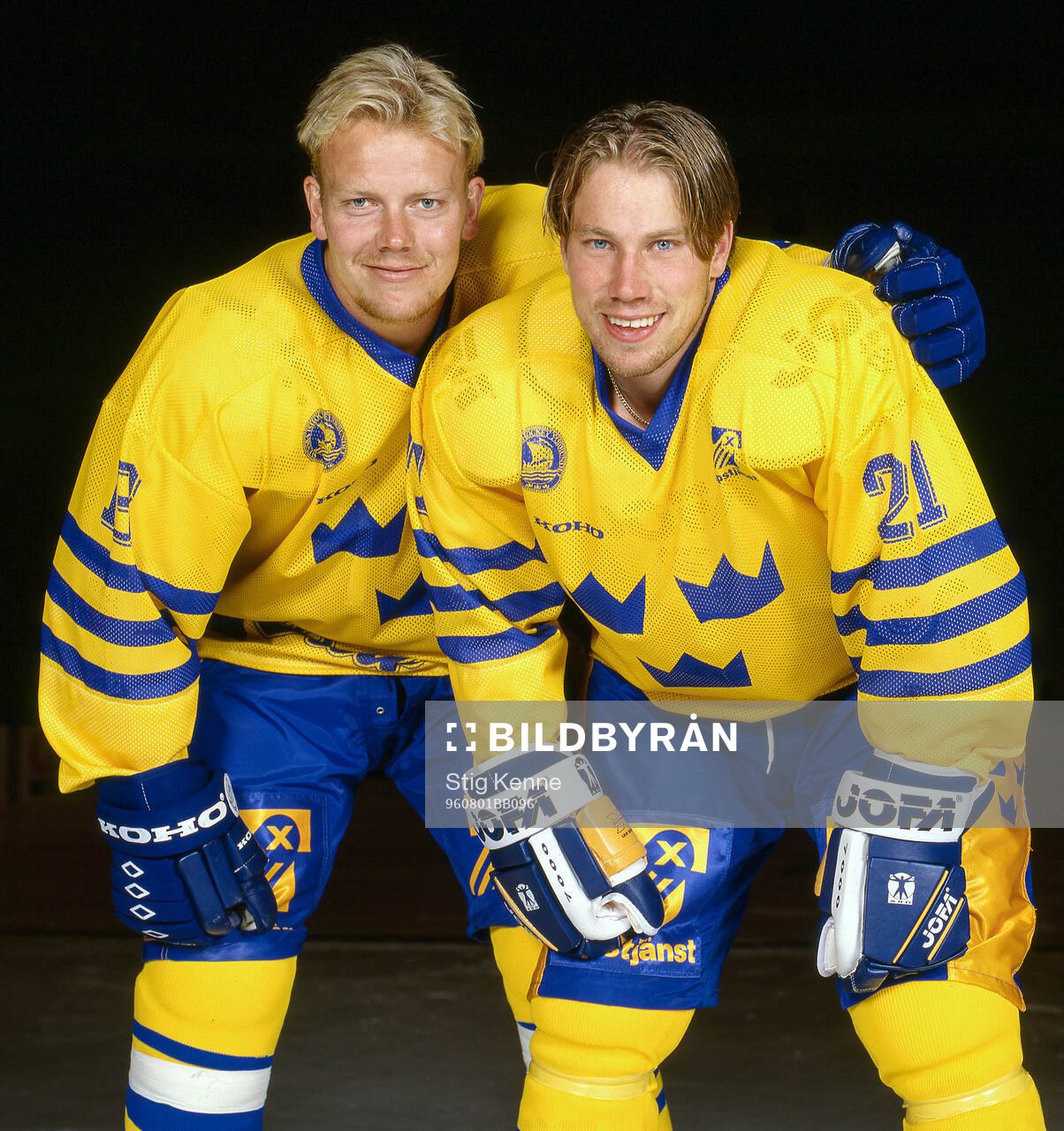Mats Sundin and Peter Forsberg of Sweden pose for a portrait