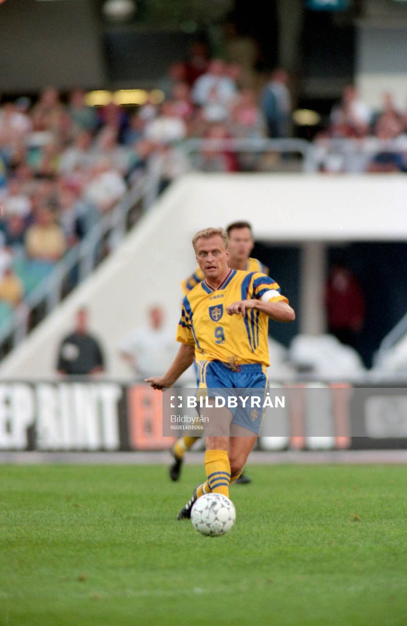Jonas Thern med bollen
