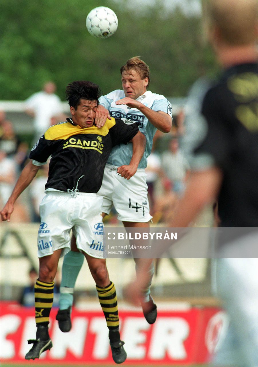 Cesar Pacha och Jonas Wirmola i en nickduell