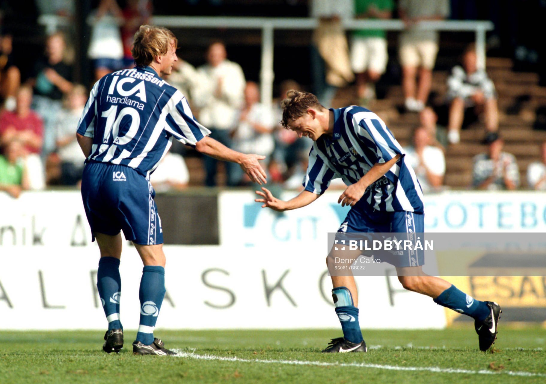 Stefan Pettersson och Jesper Blomqvist jublar efte