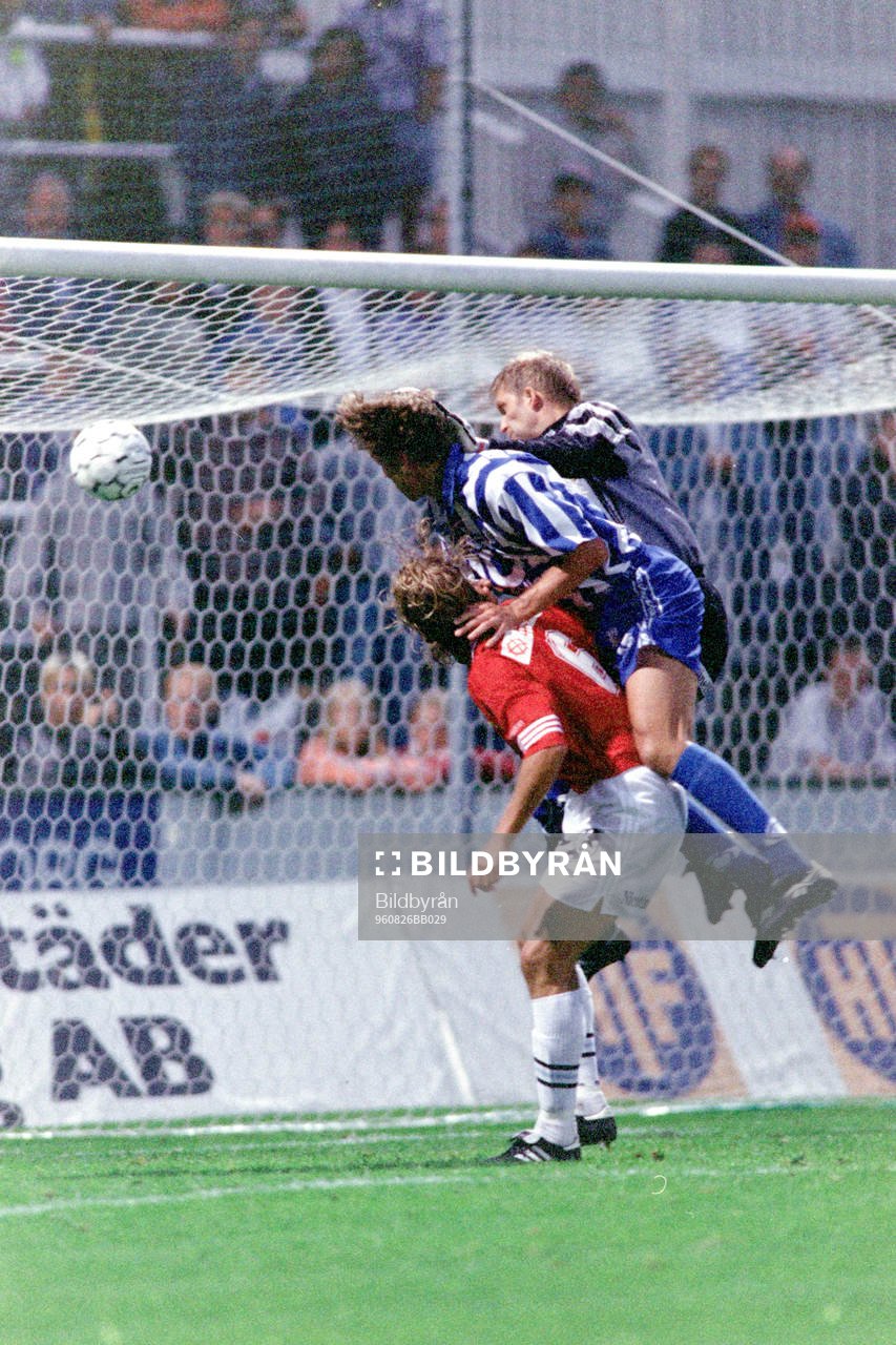 Fotboll, Allsvenskan, IFK Göteborg - Djurgården, 3-0:  Magnus Erlingmark, Göteborg nickar in bollen i mål.