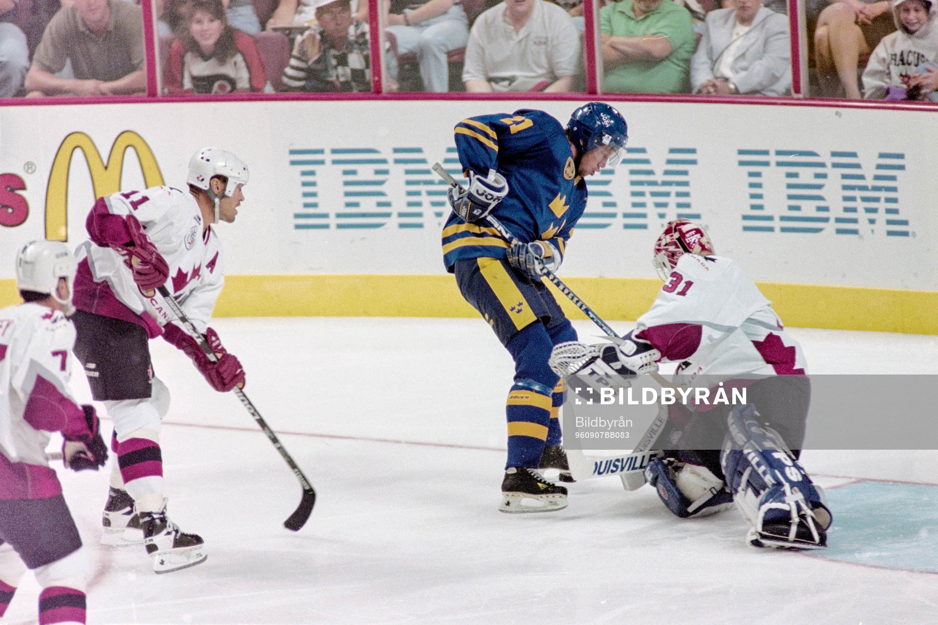 Peter Forsberg, Sverige framför Curtis Joseph, målvakt i