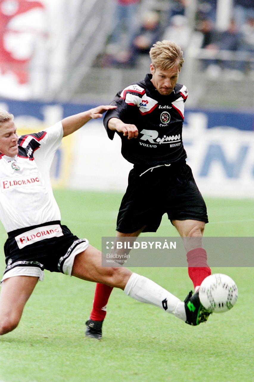Malmö FF spelade i Örebros bortatröjor. Bernard Beuken,