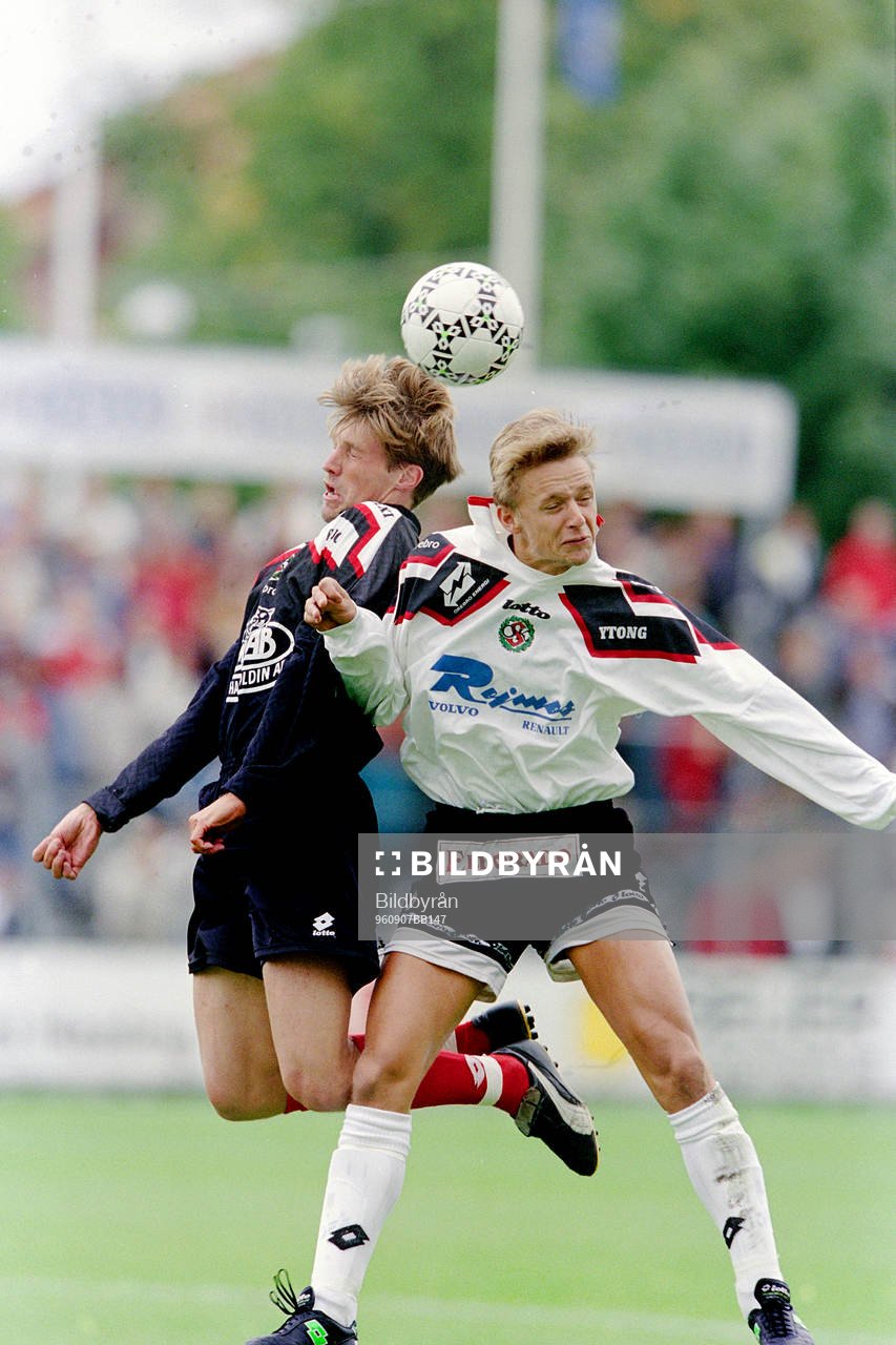 Malmö FF spelade i Örebros bortatröjor. Jens