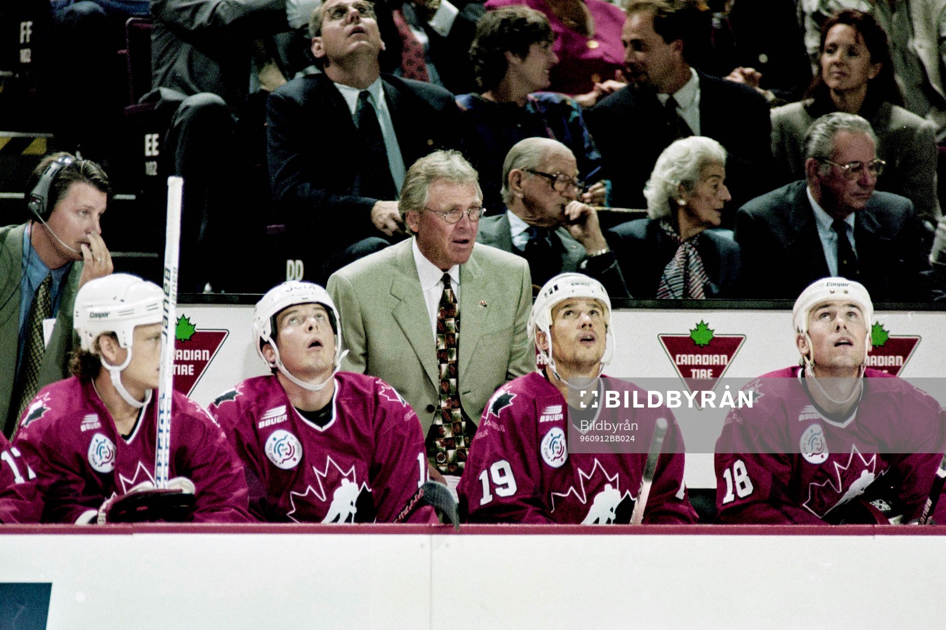 Glen Sather, tränare i Kanada i båset