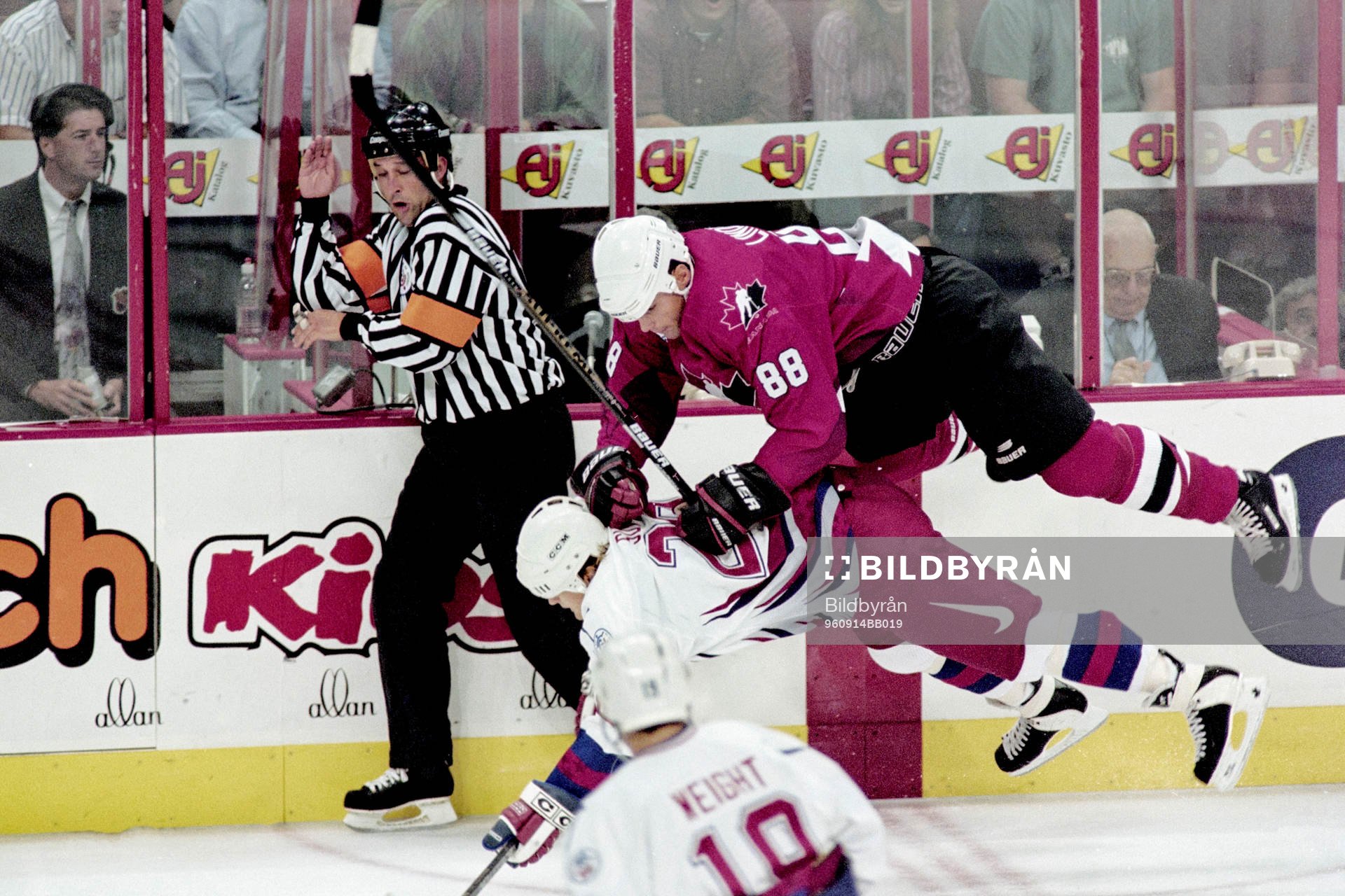 Eric Lindros, Kanada går hårt fram