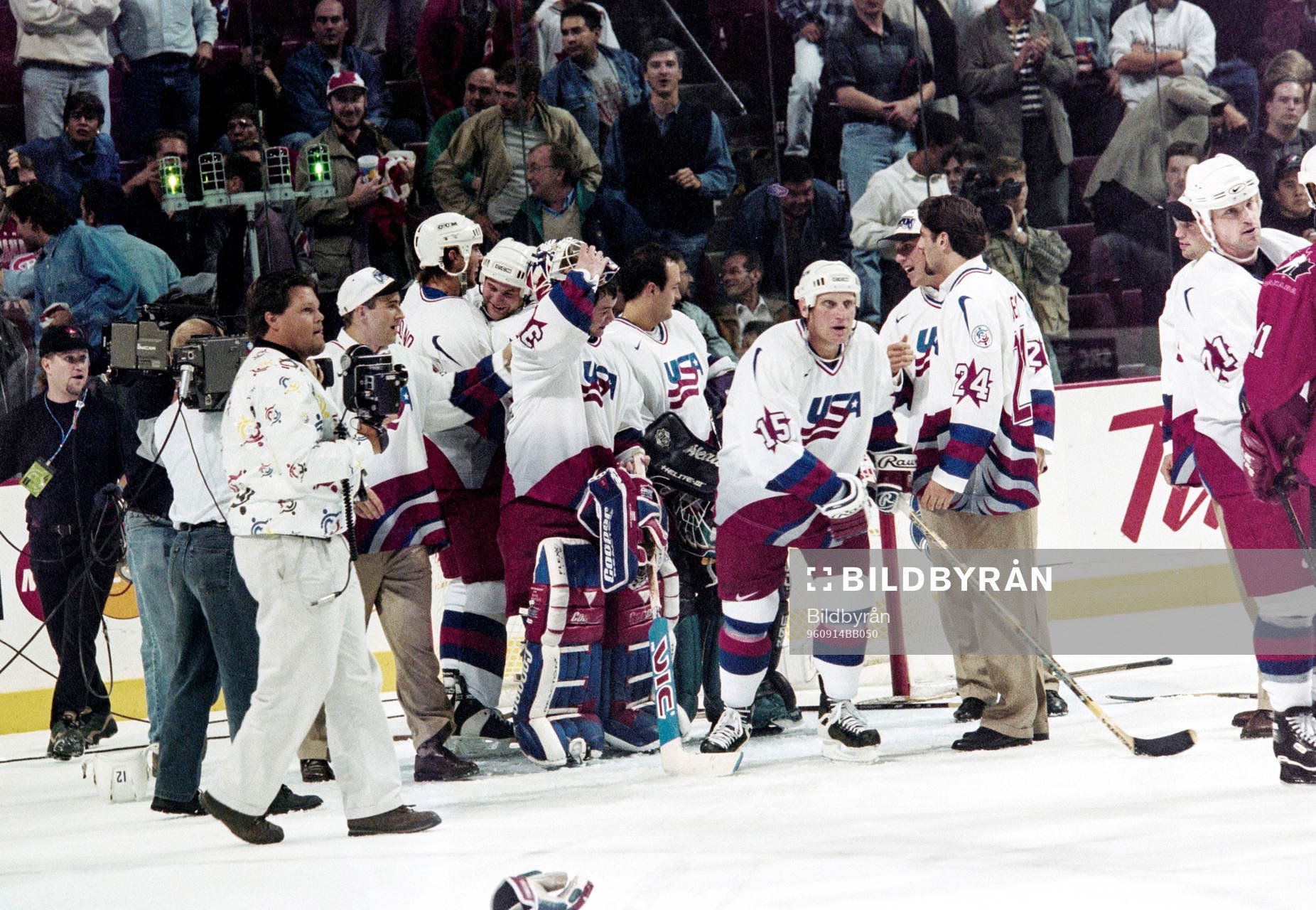 Brett Hull och USA jublar