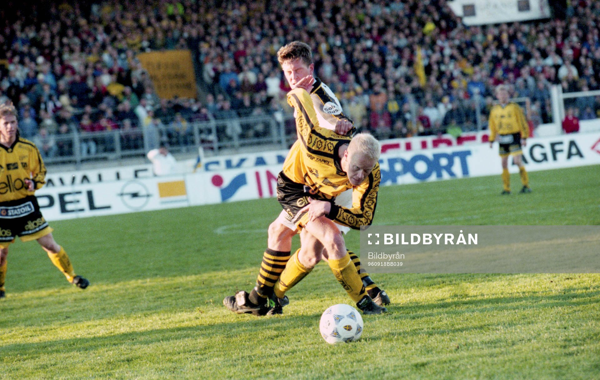  Kamp om bollen under finalen i Svenska Cupen mellan Elfsborg och AIK den 29 Maj 1997 i Borås.
BILDBYRÅN / 20662