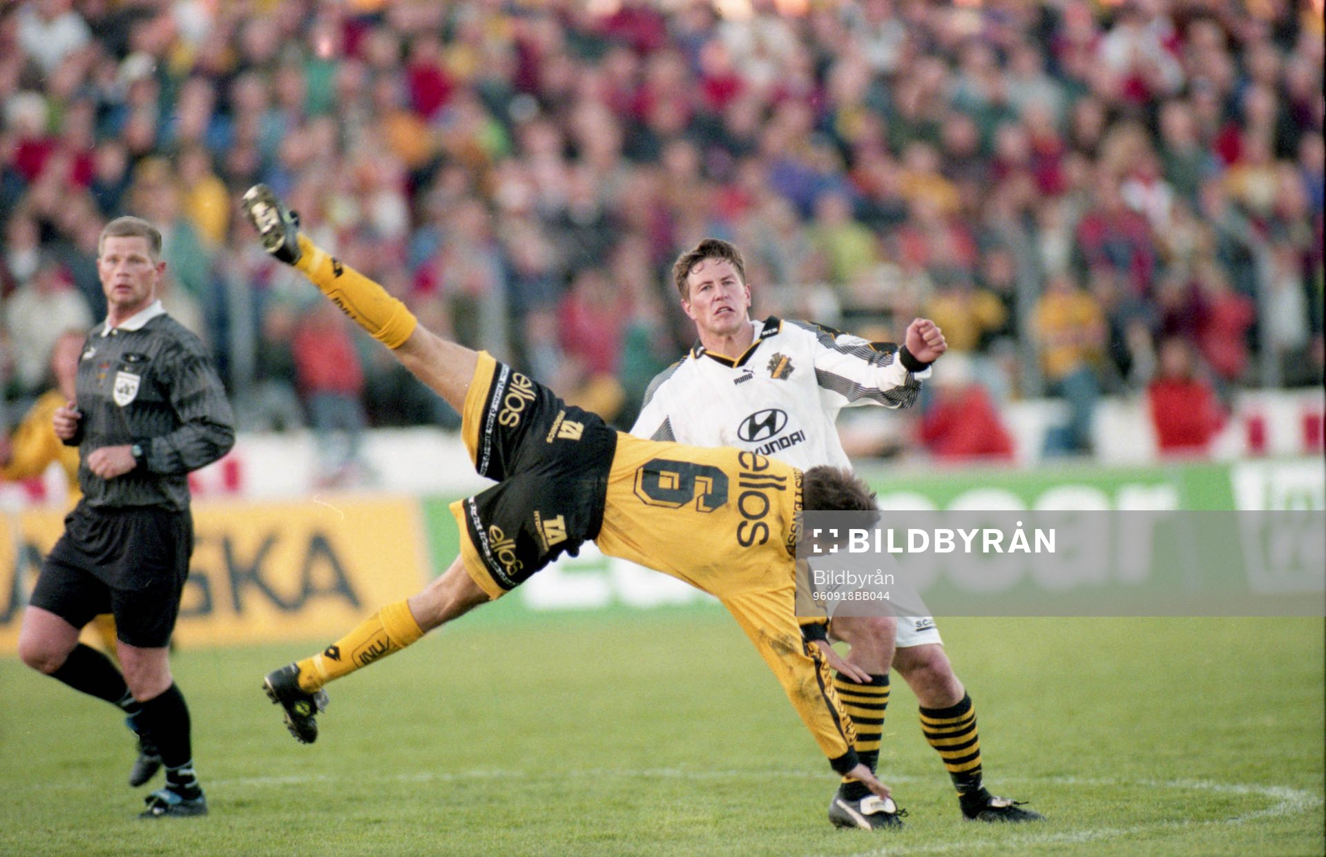  Hårda tag under finalen i Svenska Cupen mellan Elfsborg och AIK den 29 Maj 1997 i Borås.
BILDBYRÅN / 20662