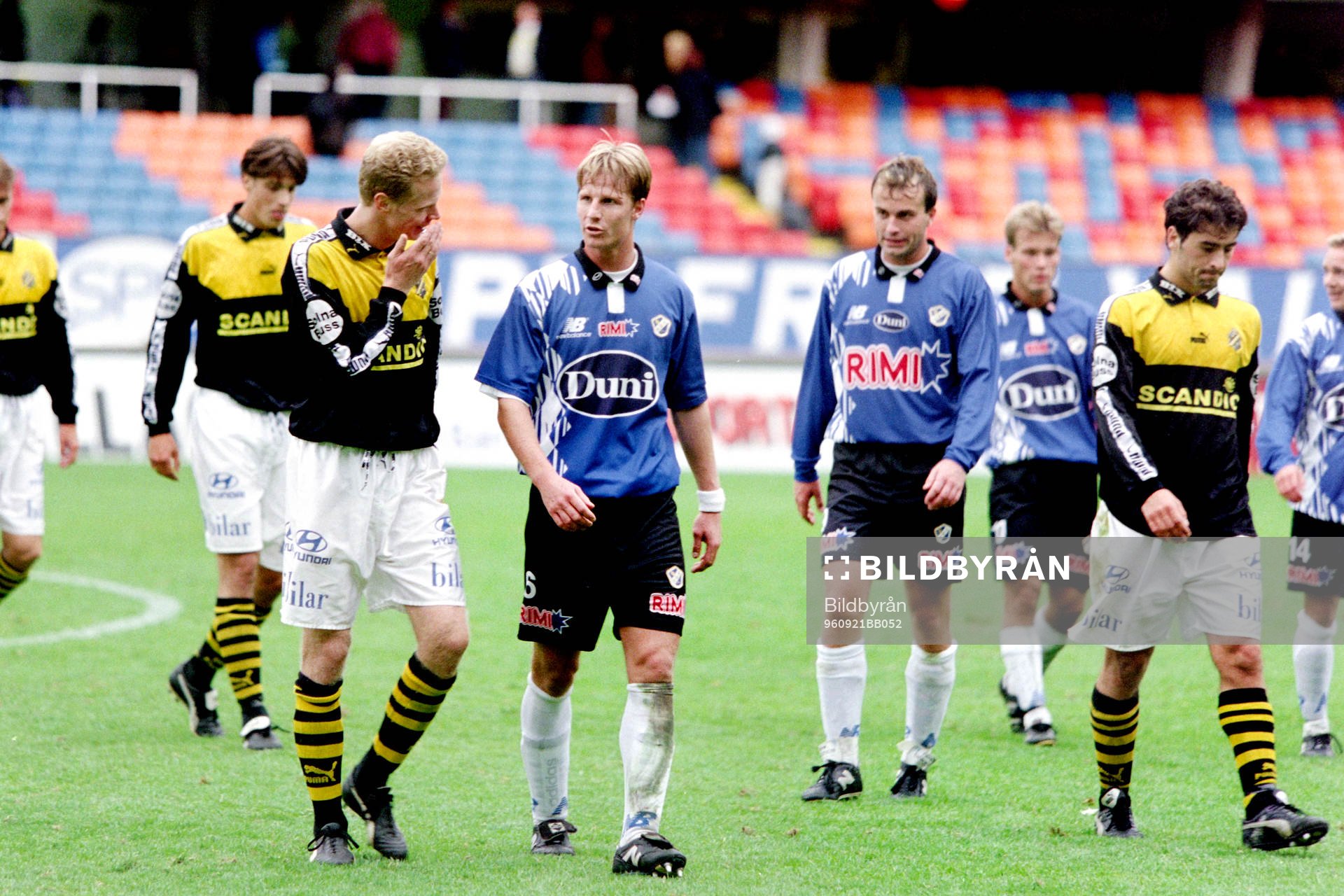 Fotboll, Allsvenskan, AIK - Halmstad, 0-0: Pär Millqvist, AIK och Jesper Mattson, Halmstad efter matchen. 