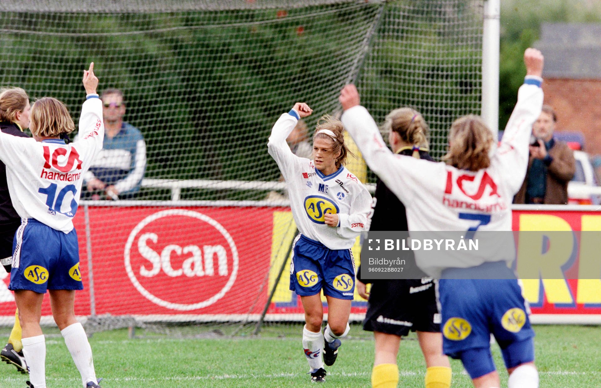 Fotboll, damer, Final, Folksam Cup, Älvsjö - Bälinge, 2-1: Malin Bergquist, Älvsjö jublar efter mål.