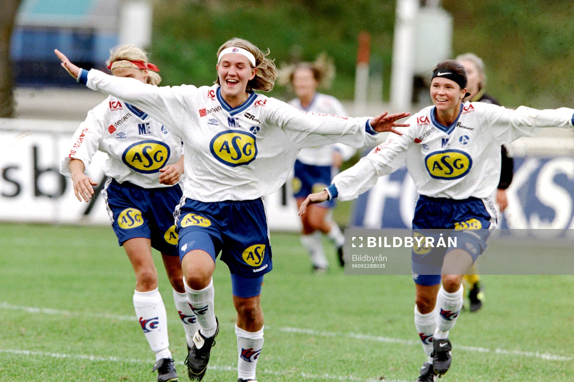 Fotboll, damer, Final, Folksam Cup, Älvsjö - Bälinge, 2-1: Julia Carlsson och Malin Swedberg, Älvsjö jublar efter mål.