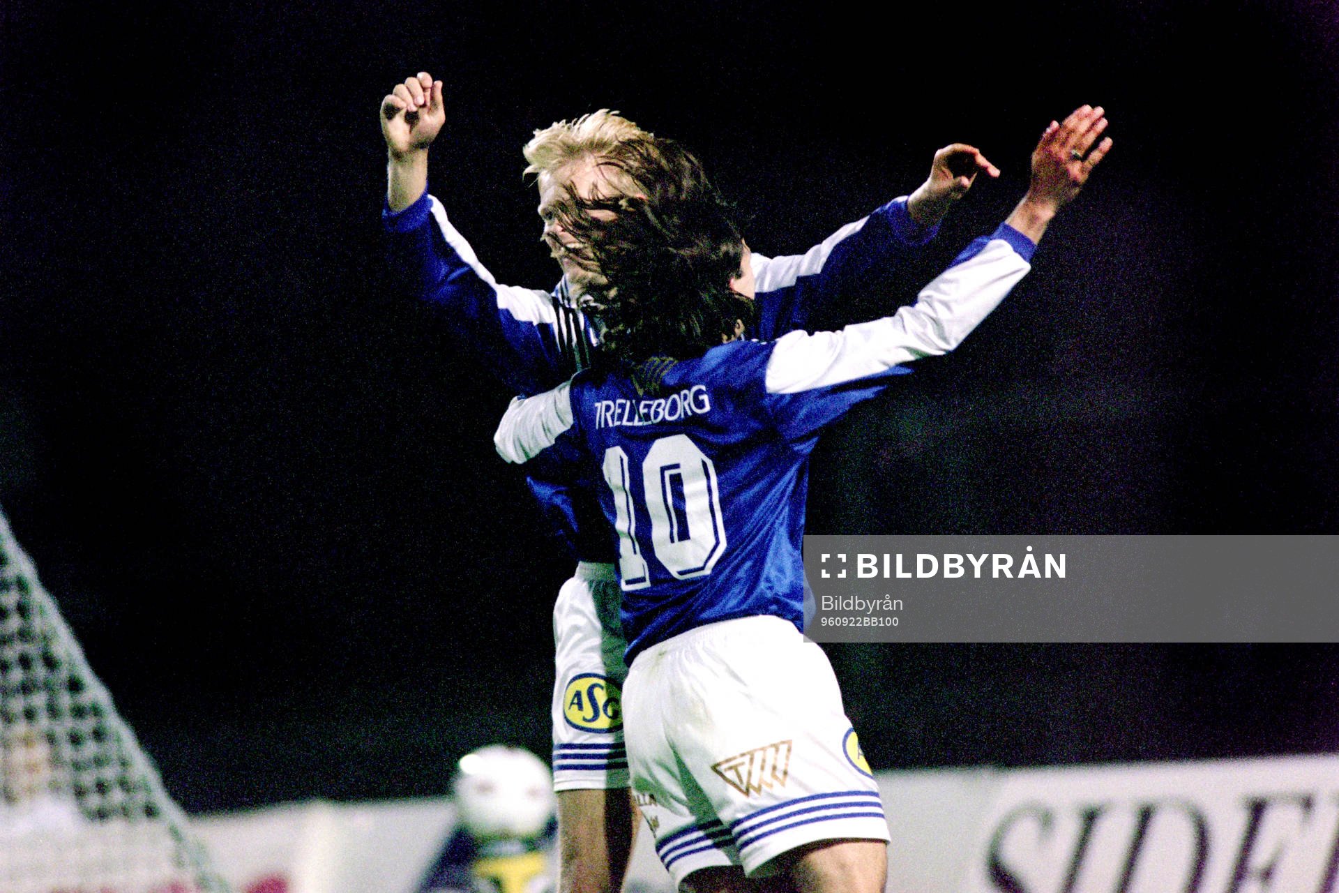 Fotboll, Allsvenskan, Trelleborg - Djurgården, 3-1: Fredrik Sandell och Nick Dasovic, Trelleborg jublar efter 3-1.