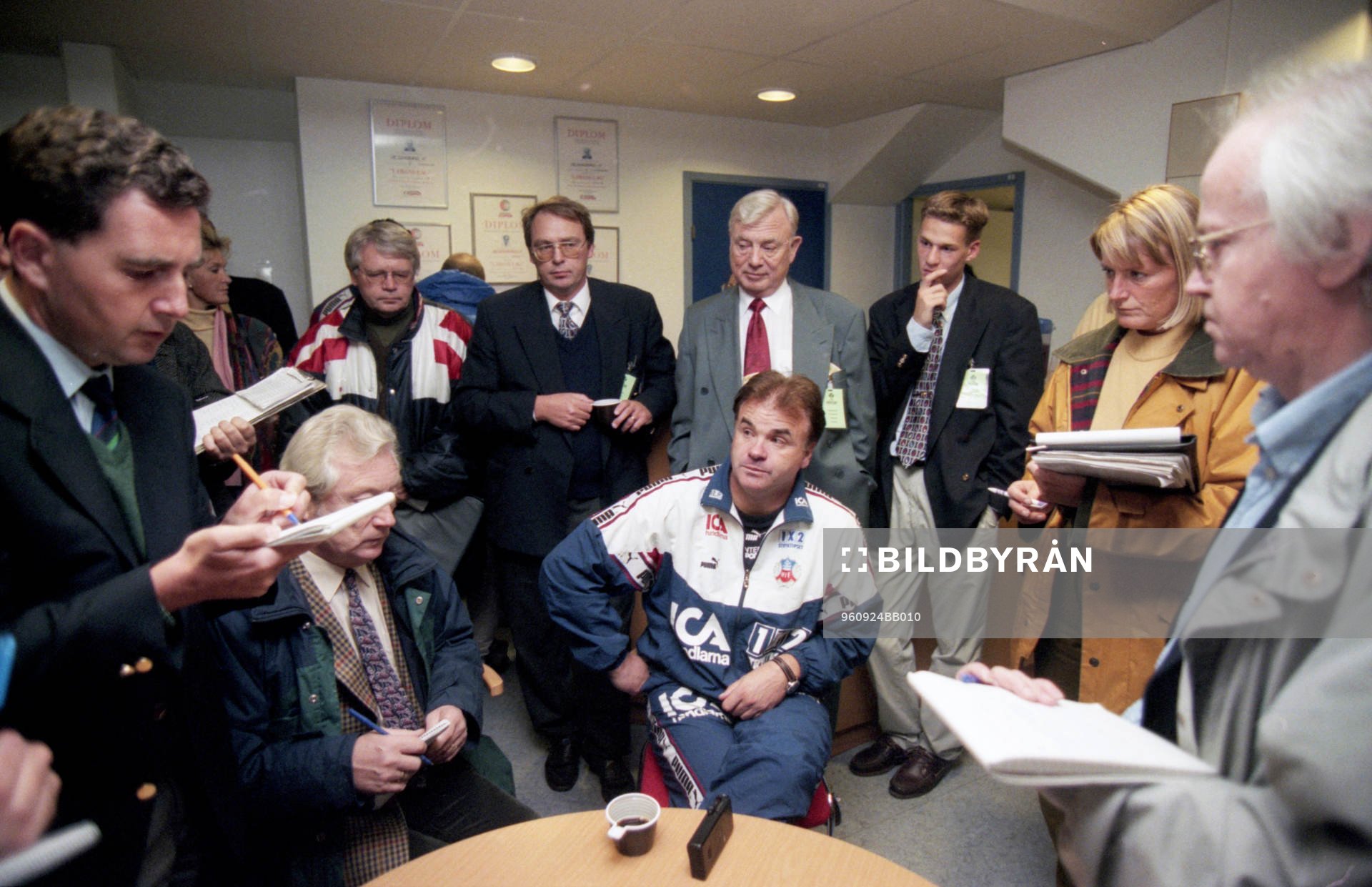 Helsingborgs tränare Reine Almqvist möter media