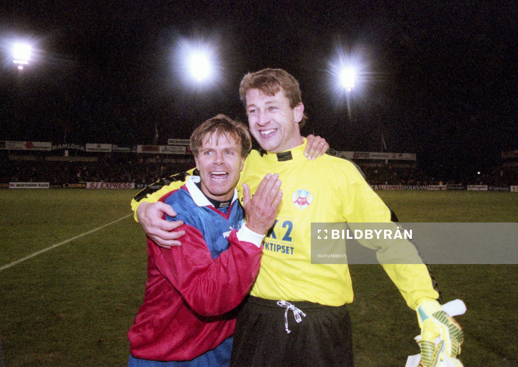 Helsingborgs Roland Nilsson och målvakten Sven Andersson