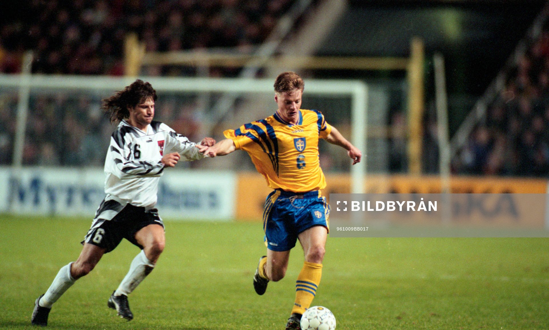 Andreas Heraf jagar Stefan Schwarz