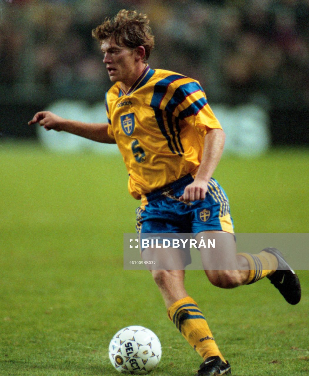 Jesper Blomqvist med bollen