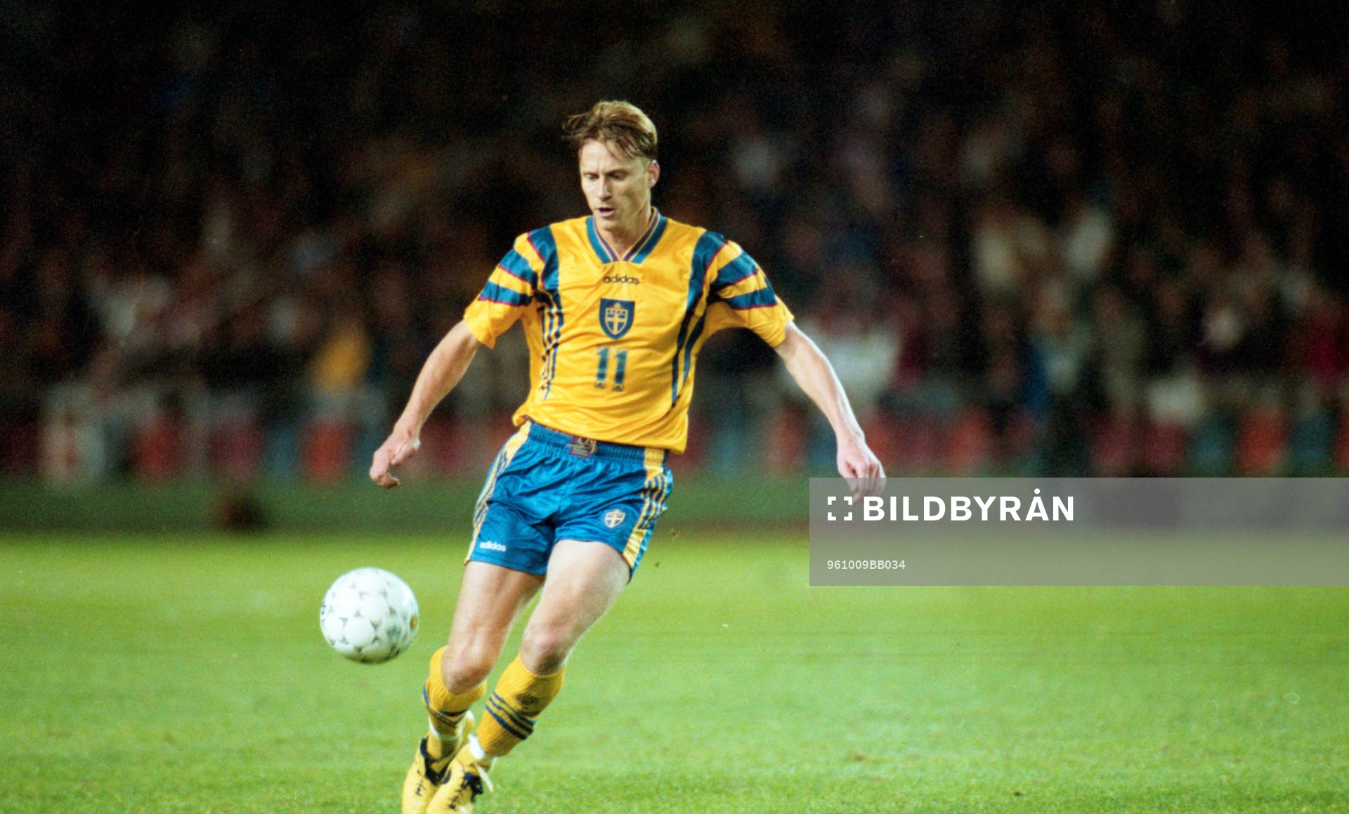 Kennet Andersson med bollen