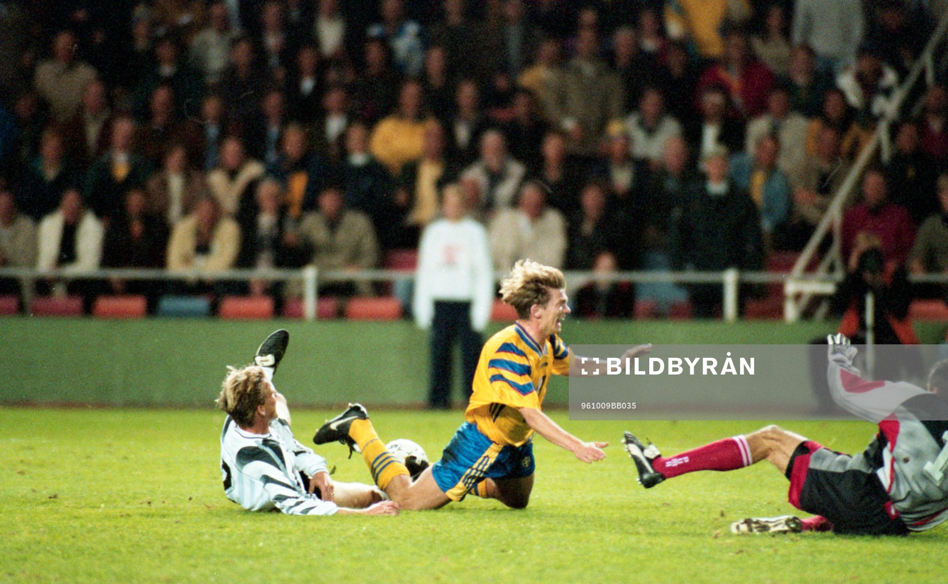 Jesper Blomqvist fälls av Markus Schopp