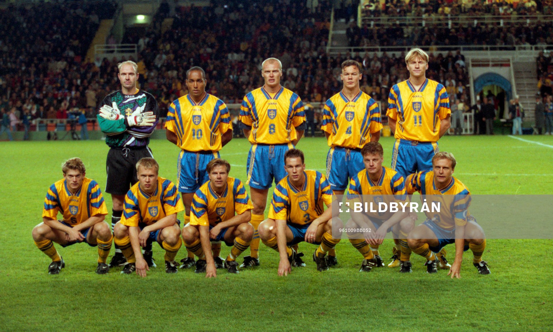 Sveriges startelva: Bakre Raden fr. v: Thomas Ravelli, målvakt, Martin Dahlin, Klas Ingesson, Joachim Björklund och Kennet Andersson. Främre raden fr. v: Jesper Blomqvist, Pär Zetterberg, Roland Nilsson, Patrik Andersson, Stefan Schwarz och Jonas Thern.