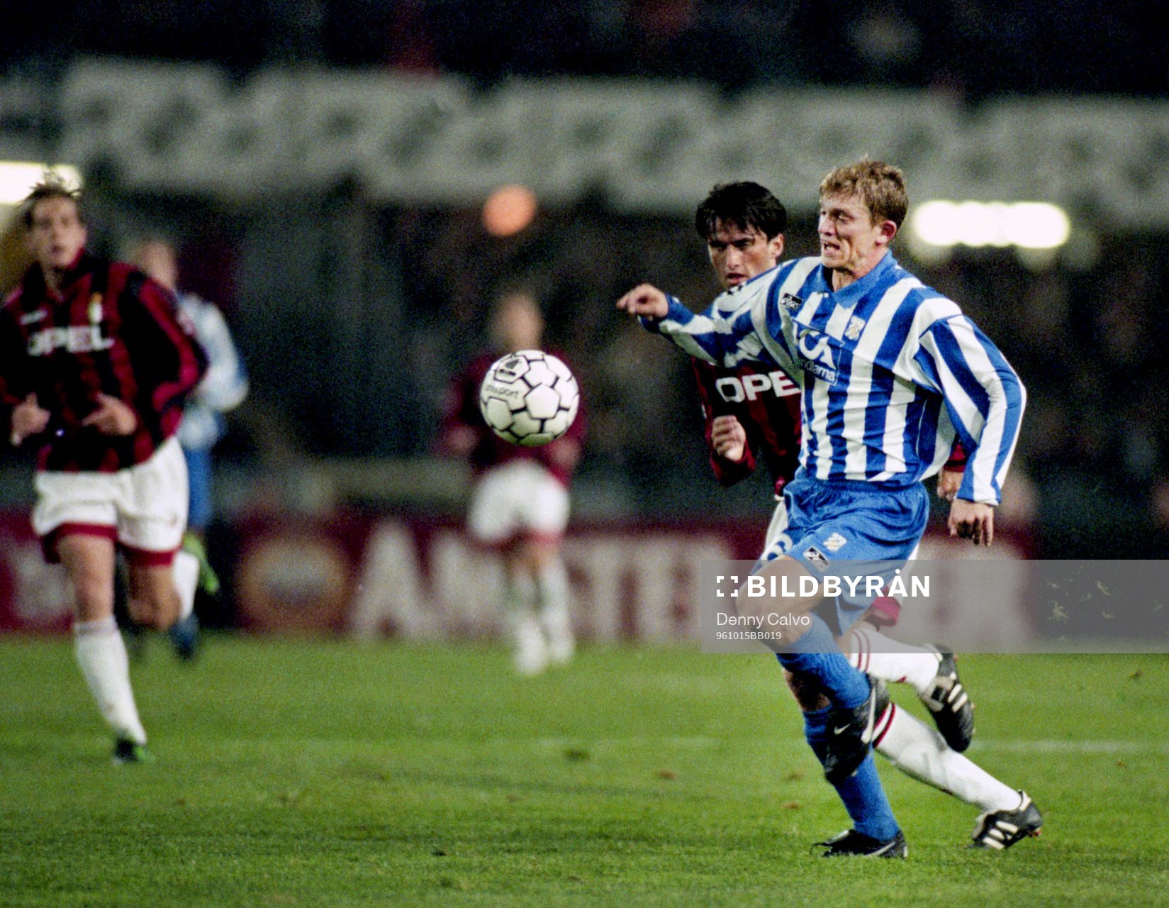 Jesper Blomqvist med bollen