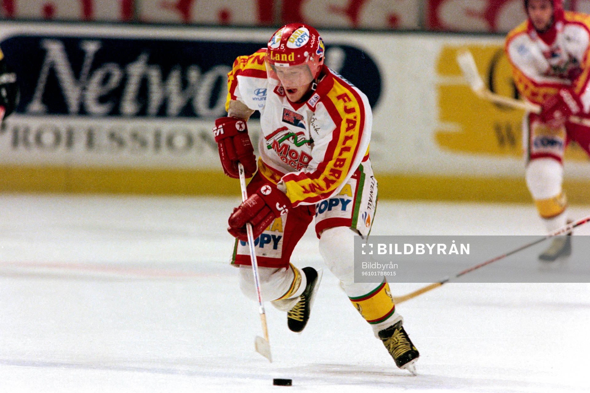 Jan-Axel Alavaara, Modo