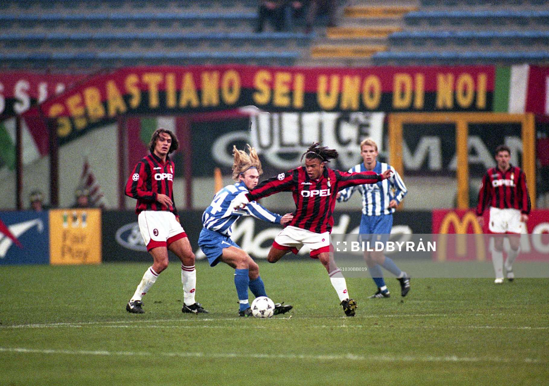 Andreas Andersson, Göteborg och Edgar Davids, Milan i kamp
