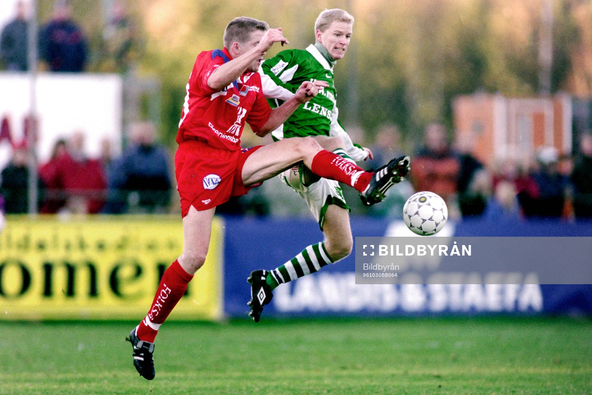 Fotboll, kval, Allsvenskan, Ljungskile - Umeå, 0-1: Örjan Engström, Umeå och Andreas Jorfors, Ljungskile.   