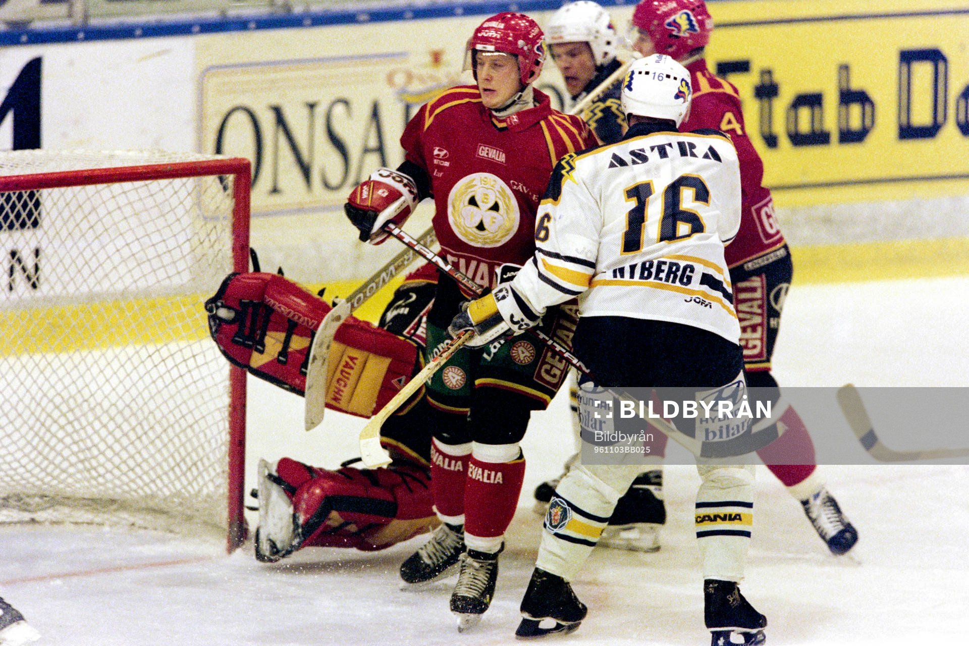 Situation framför Michael Sundlöv, målvakt, Brynäs