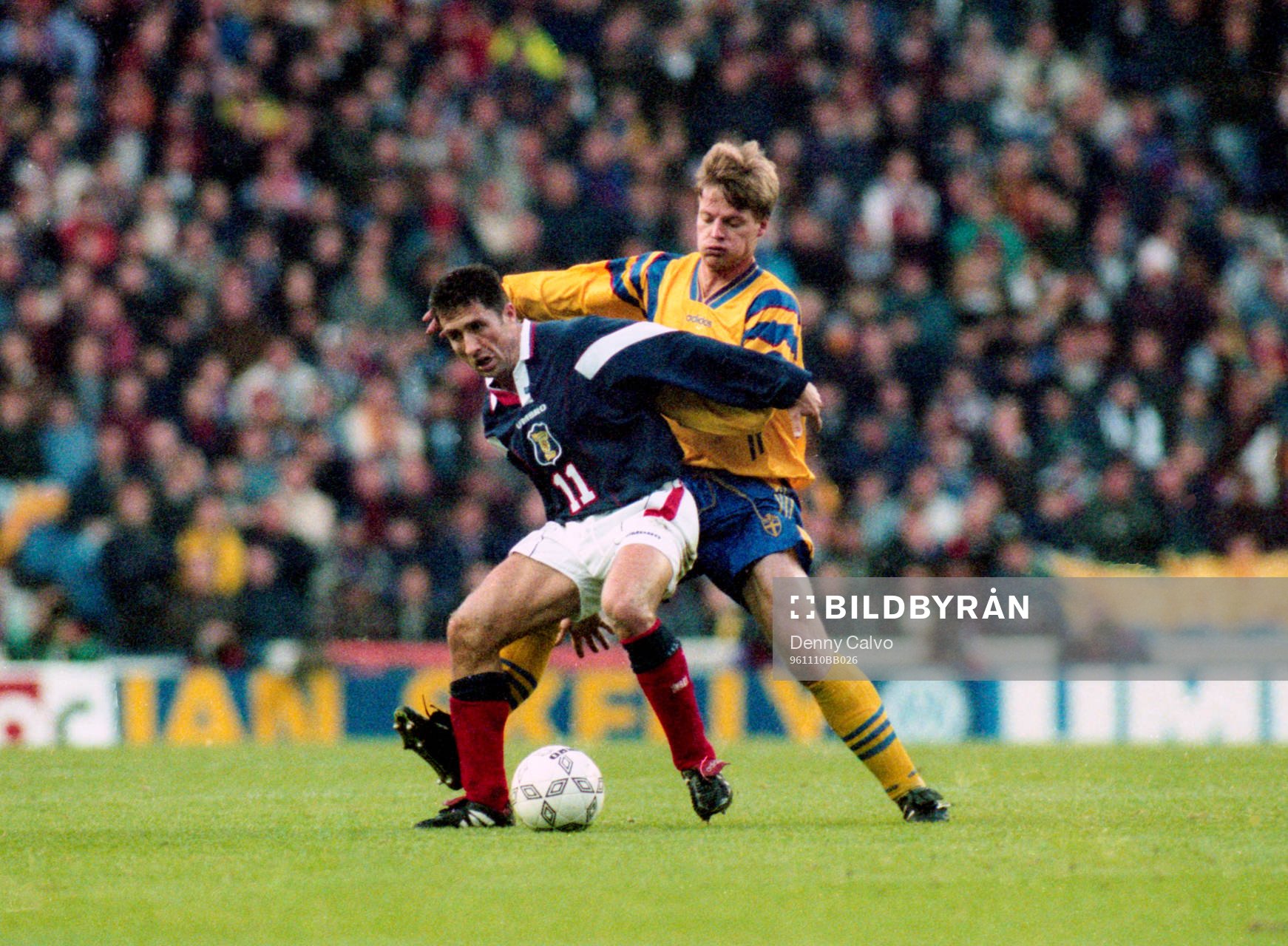 Stefan Schwarz uppvaktar John Collins