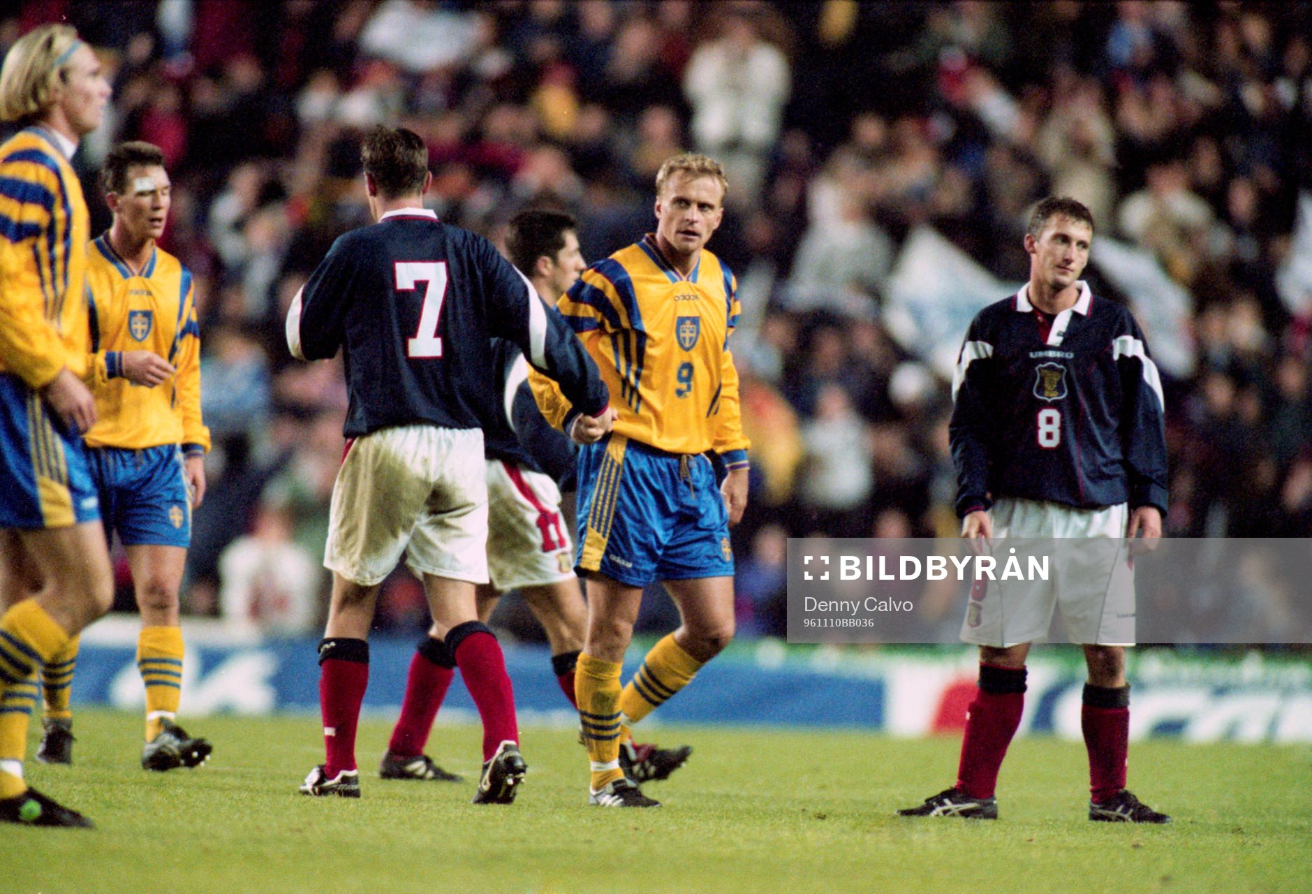 Jonas Thern tackar Craig Burley