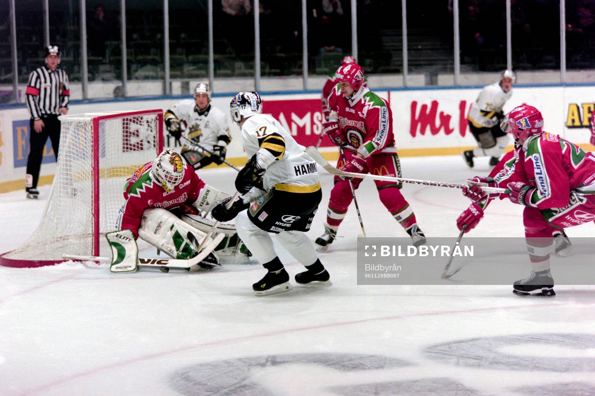 Peter Hammarström, AIK fri med frölundas målvakt Mikael