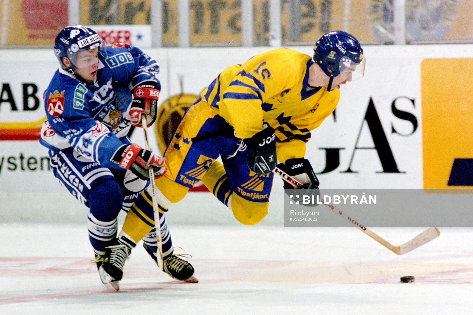 Nichlas Falk, Sverige stoppas av finlands Jani Hassinen