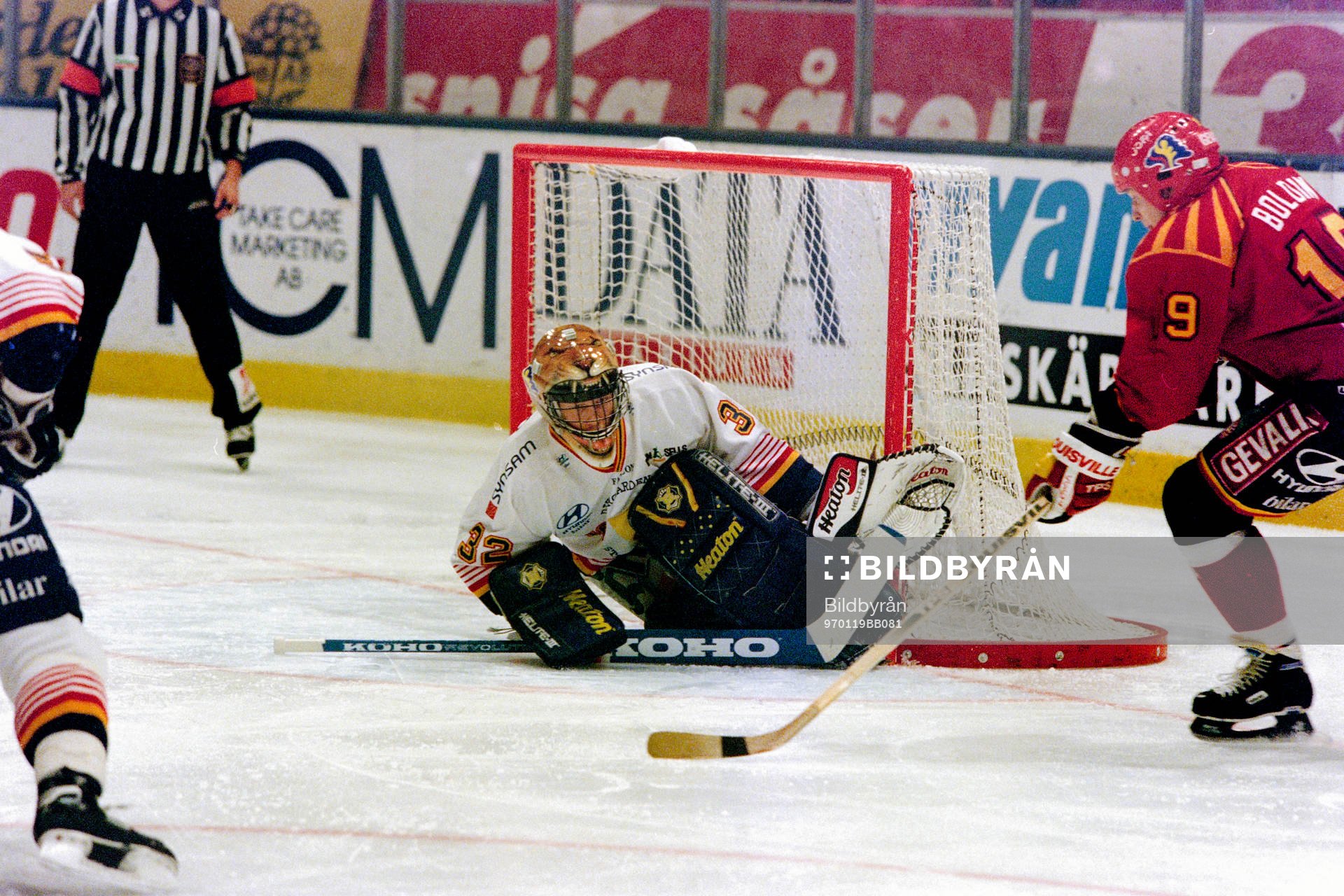 Igor Boldin, Brynäs framför Petter Rönnqvist, målvakt i