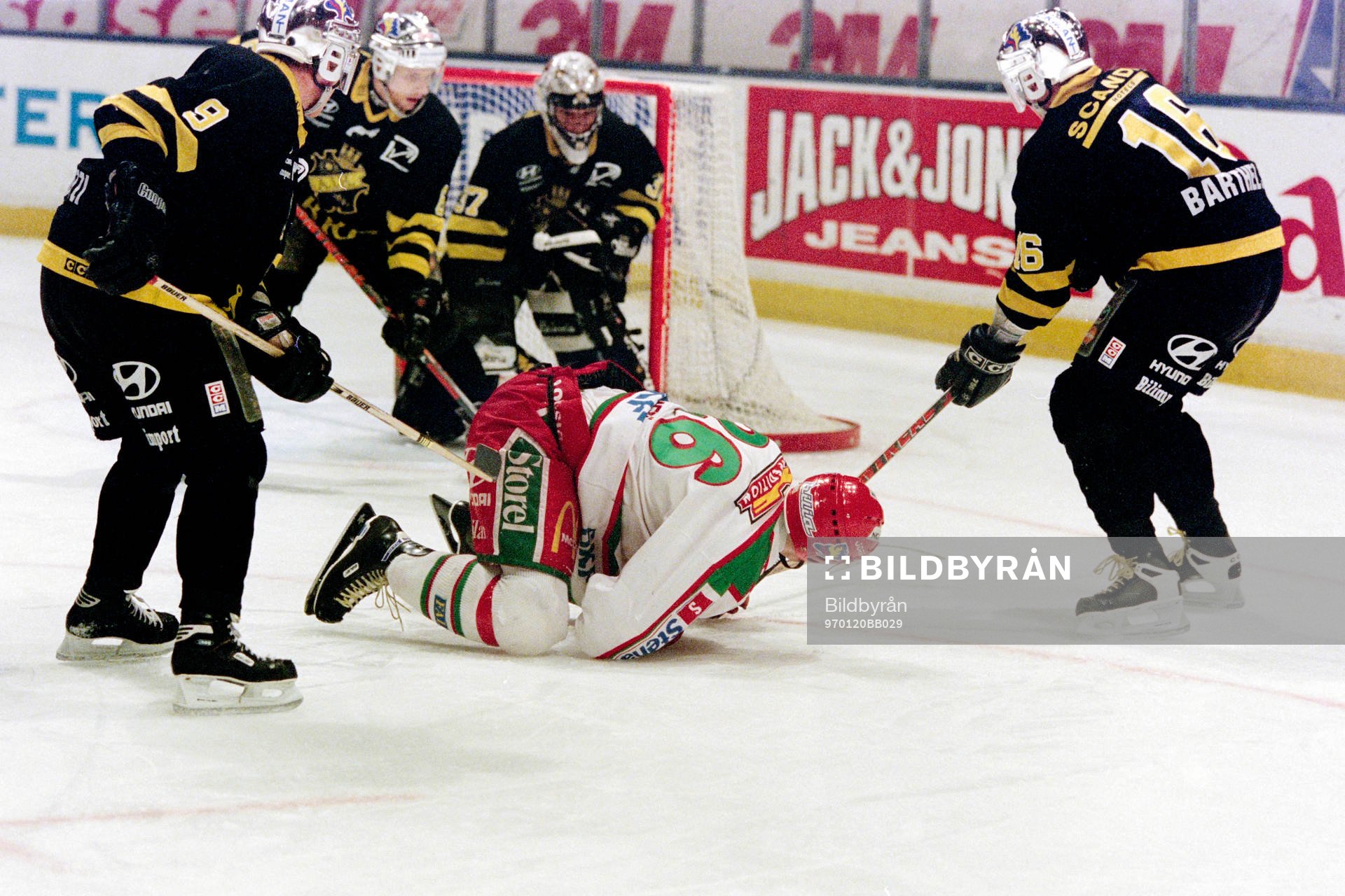 Lasse Pirjetä, Frölunda stoppas av Anders Gozzi, AIK