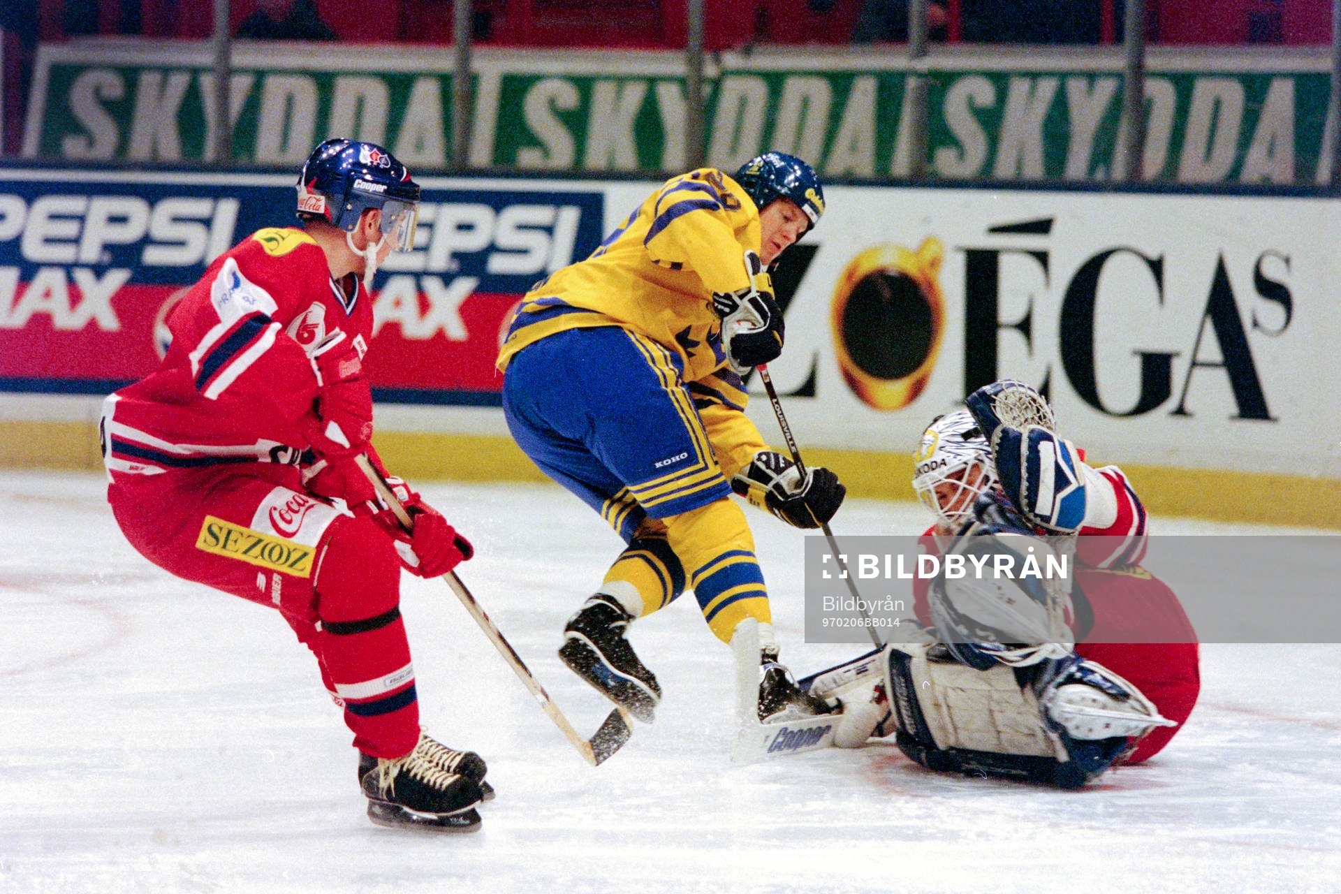 Per-Johan Axelsson, Sverige framför tjeckernas målvakt